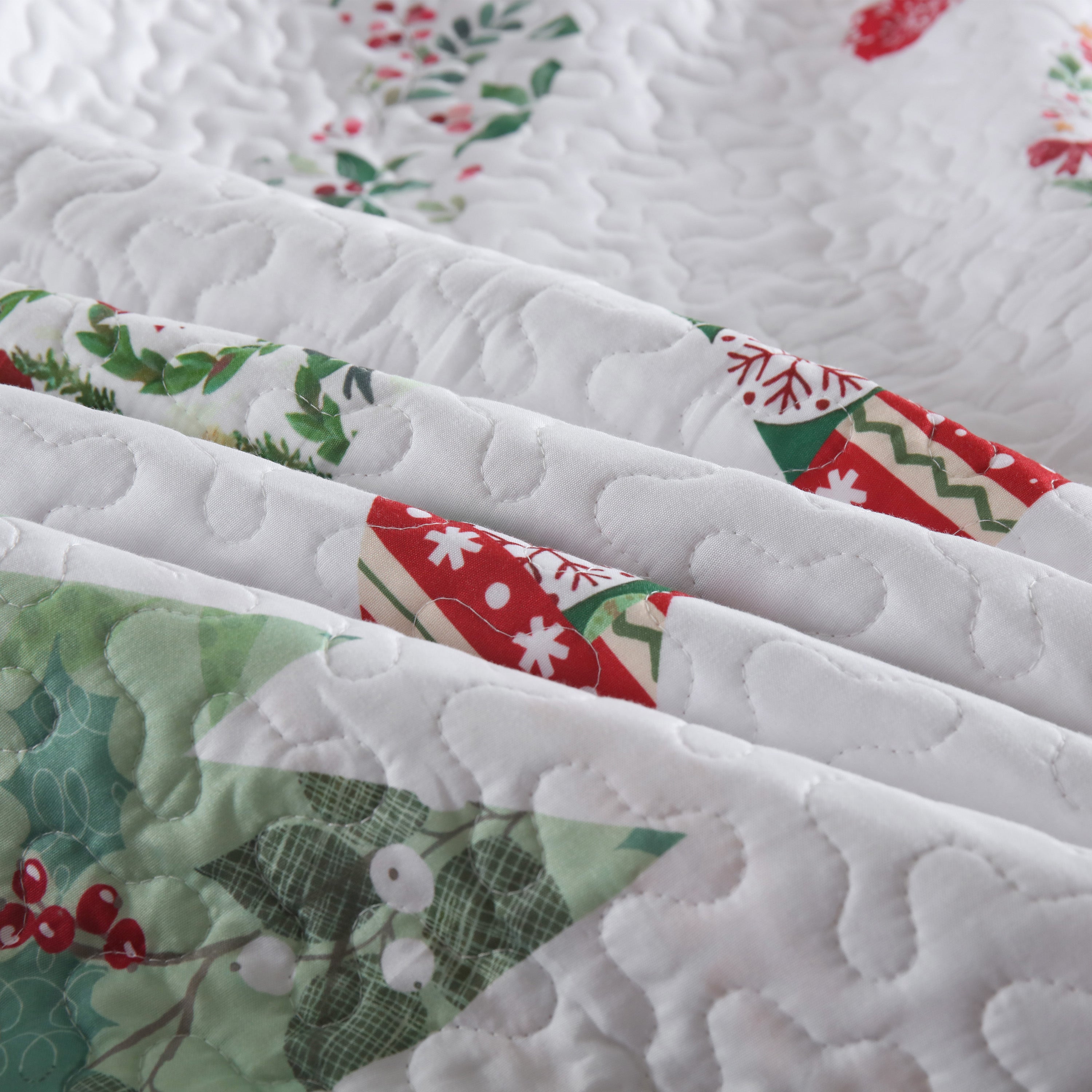 3 Piece Christmas Quilt Set Holiday Candy Print Bedspread