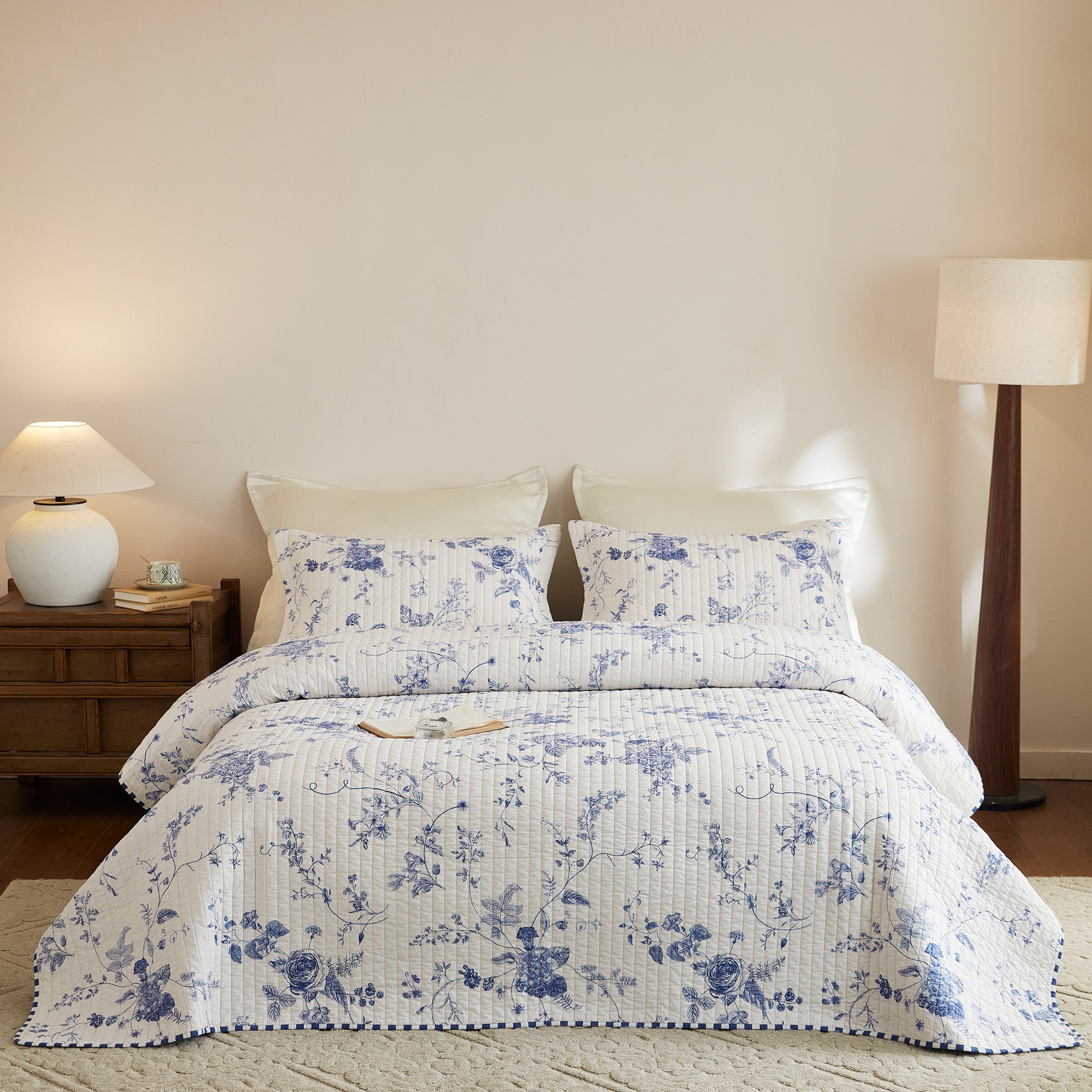 3Pcs 100% Cotton Blue & White Floral Quilt Bedspread Set CP329