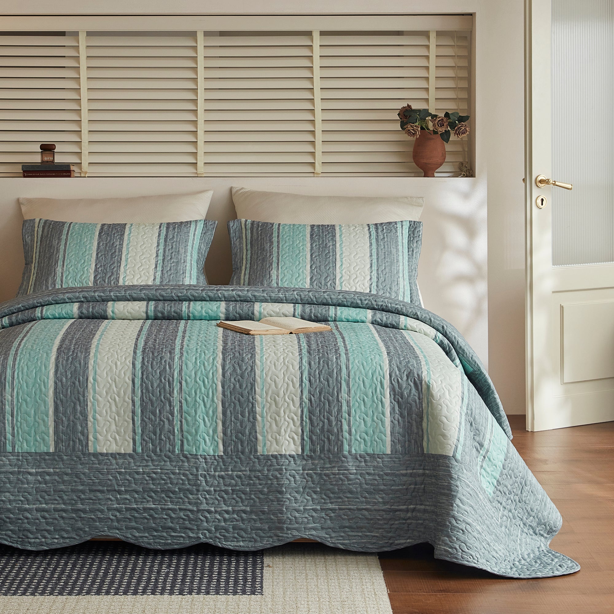 3 Piece Lightweight Polyester Modern Striped Quilt Bedspread Set BY224