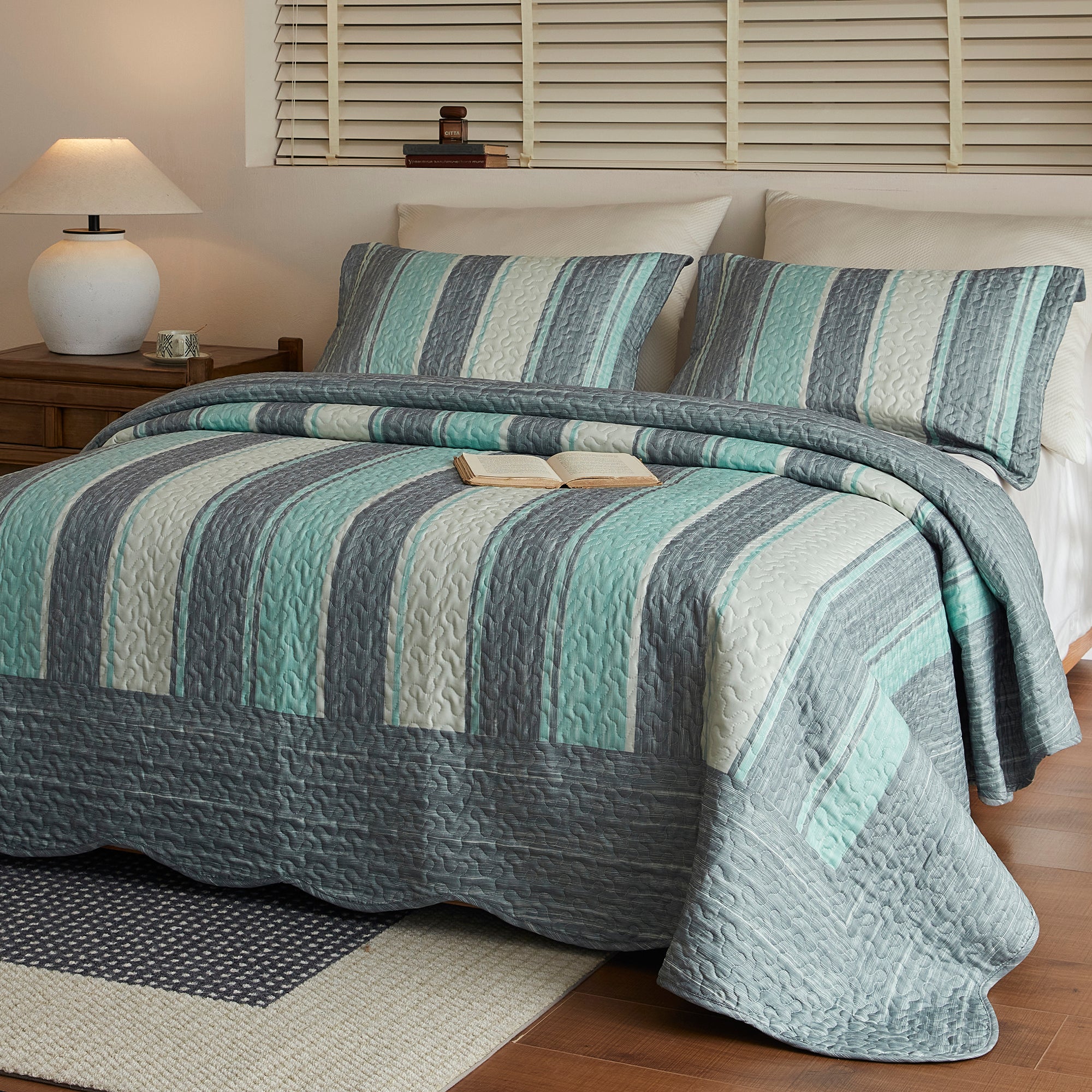 3 Piece Lightweight Polyester Modern Striped Quilt Bedspread Set BY224