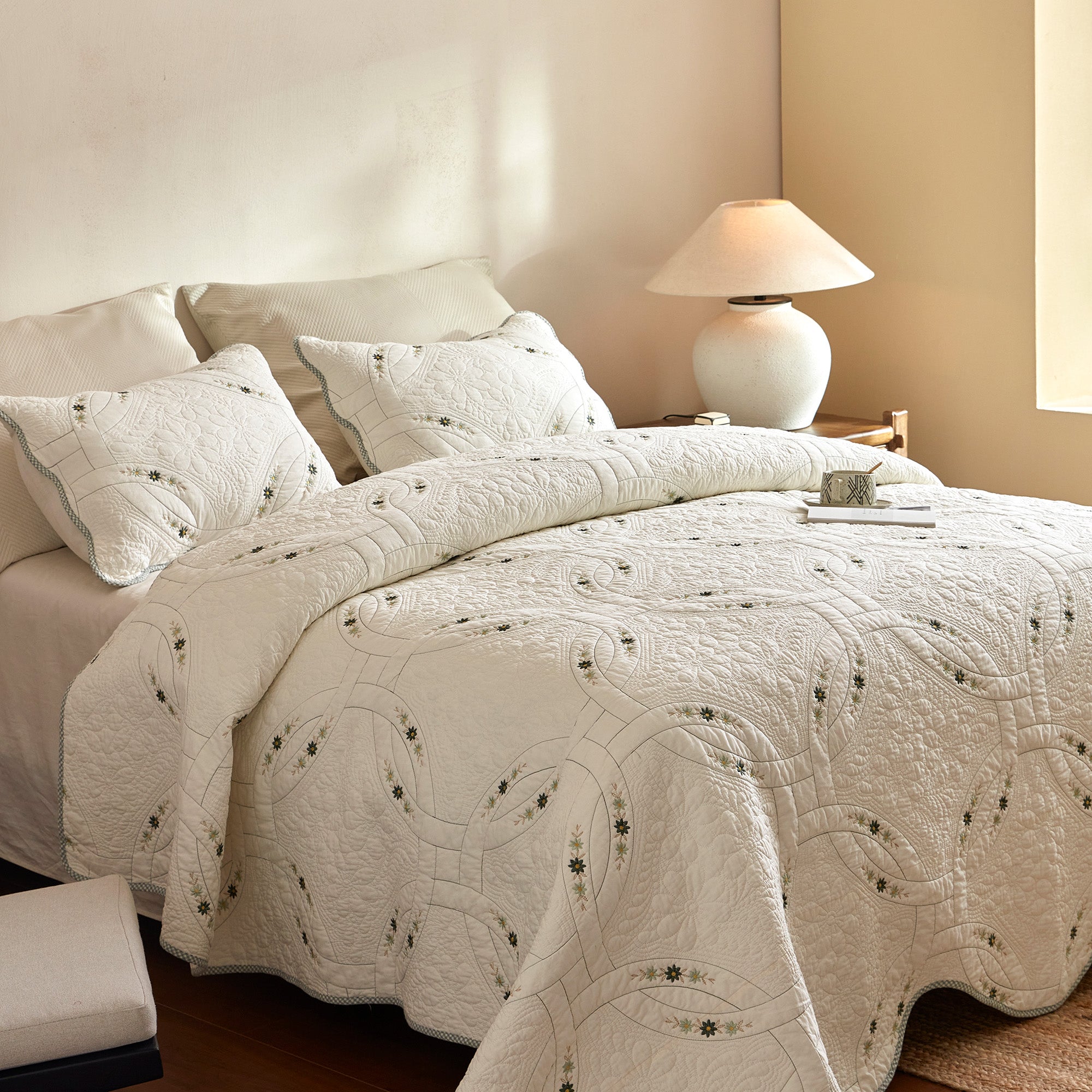 3Pcs Lightweight Cotton Quilt Bedspread Set – European Cottage Floral TC152