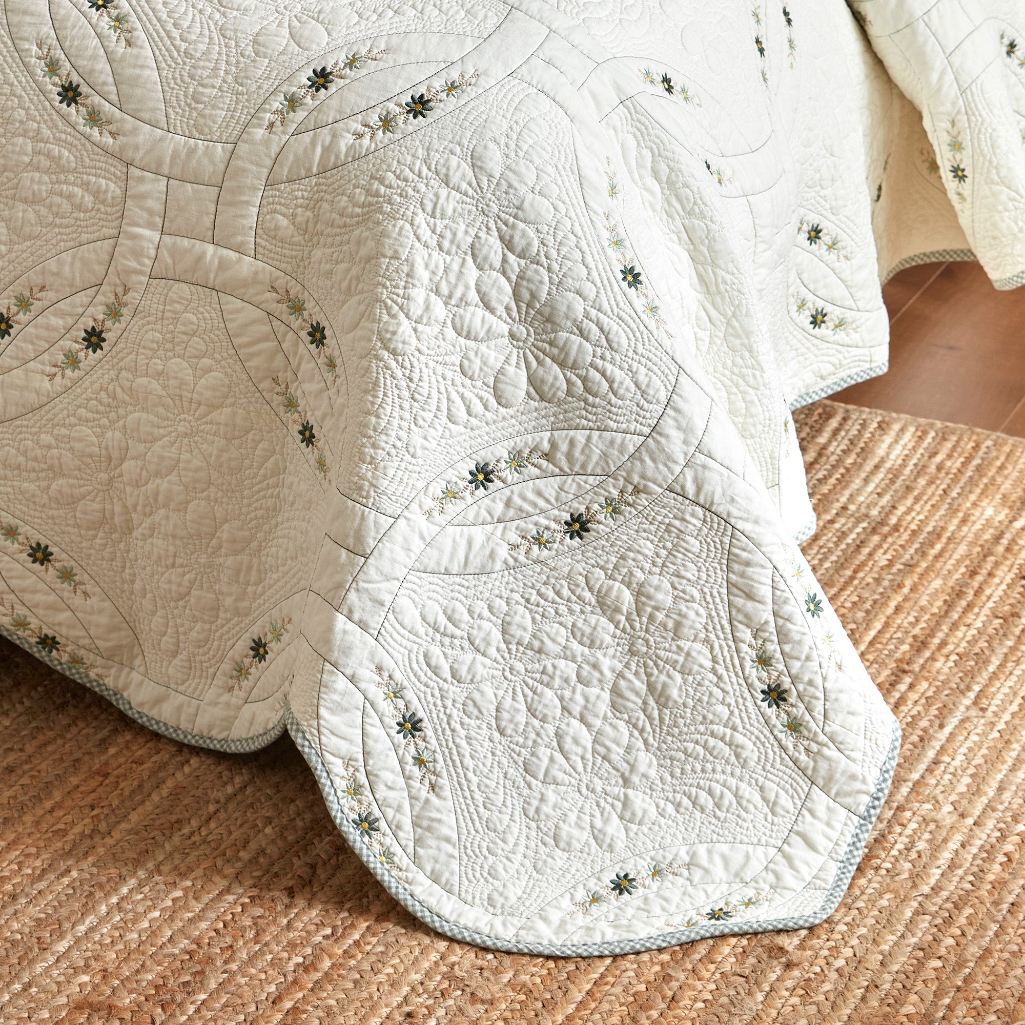 3Pcs Lightweight Cotton Quilt Bedspread Set – European Cottage Floral TC152