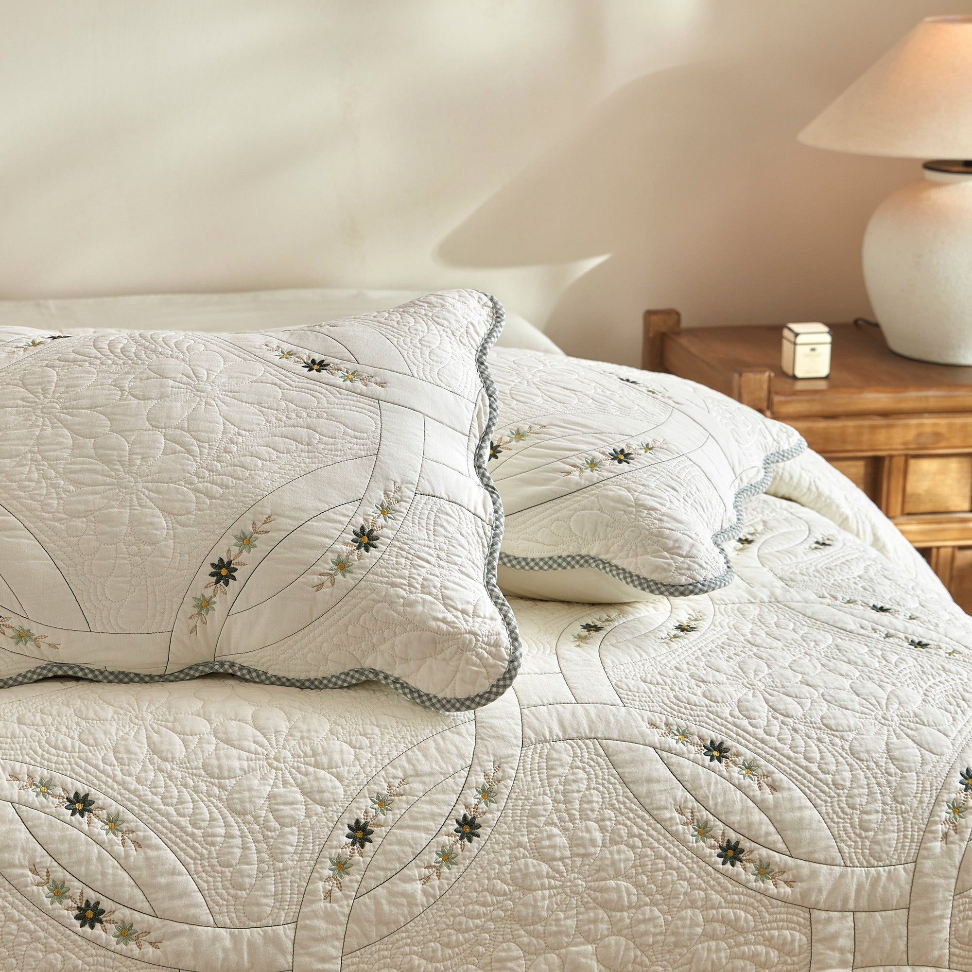 3Pcs Lightweight Cotton Quilt Bedspread Set – European Cottage Floral TC152