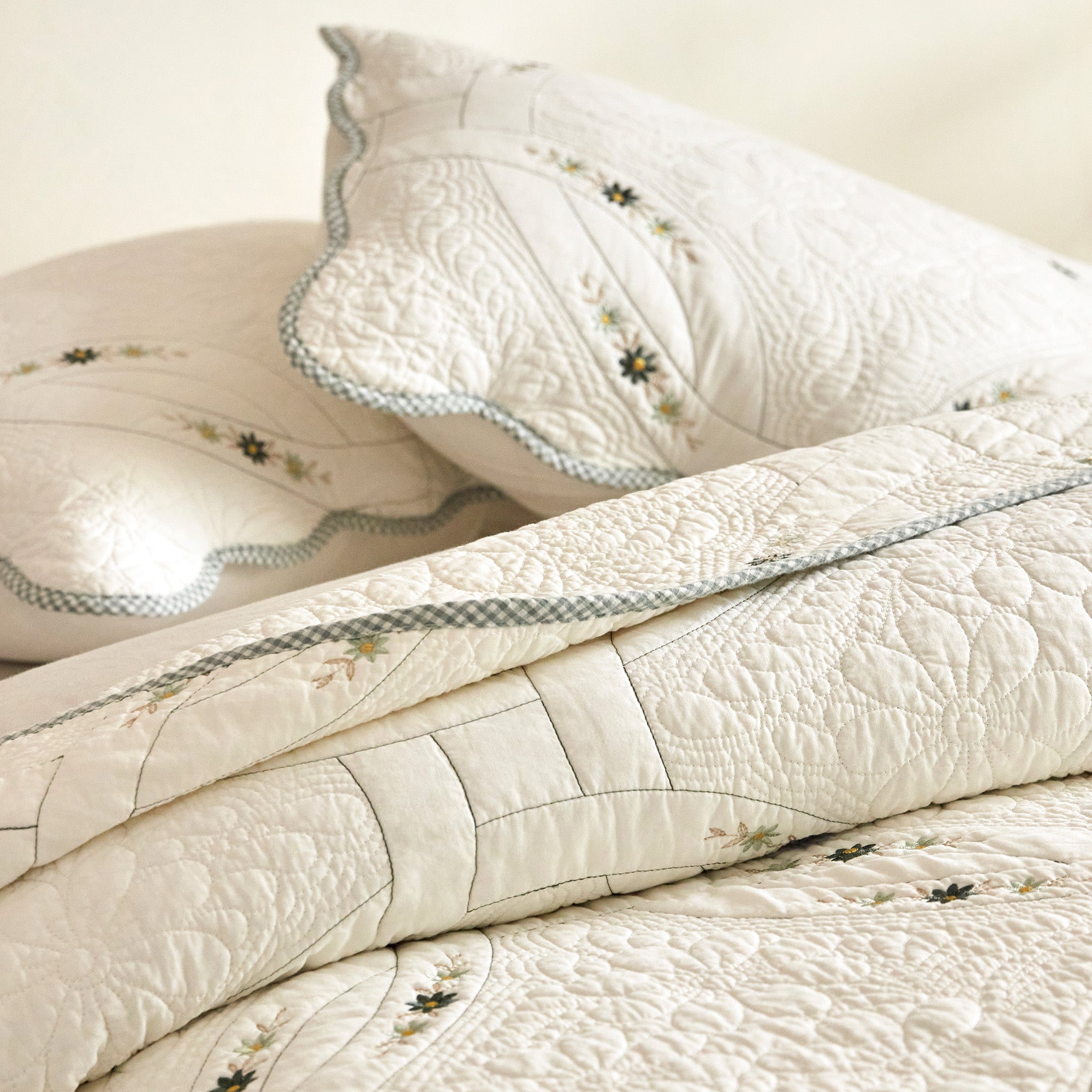 3Pcs Lightweight Cotton Quilt Bedspread Set – European Cottage Floral TC152