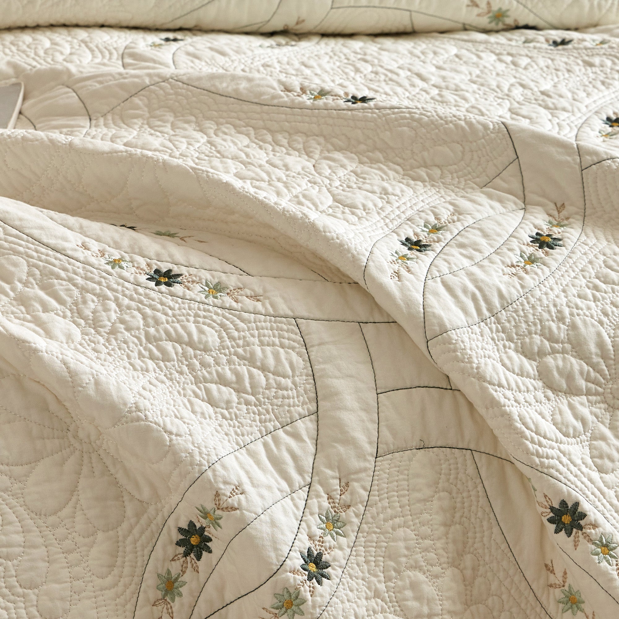 3Pcs Lightweight Cotton Quilt Bedspread Set – European Cottage Floral TC152