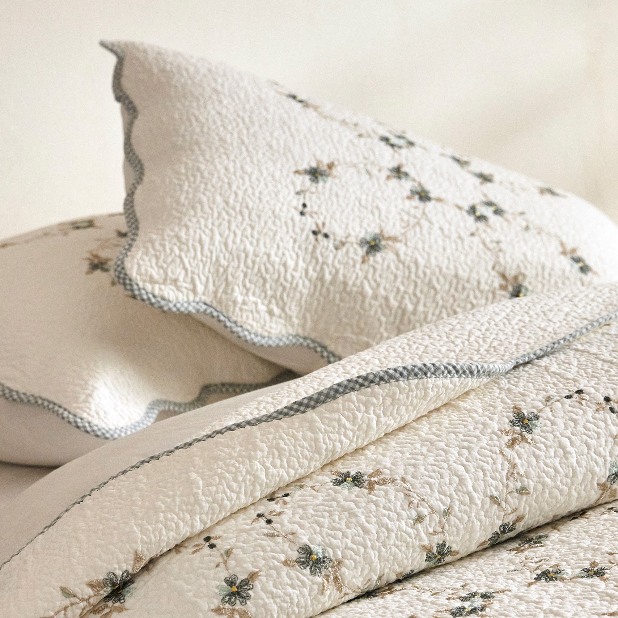 3Pcs Soft Cream Cotton Quilt Bedspread Set European Cottage Style TC153