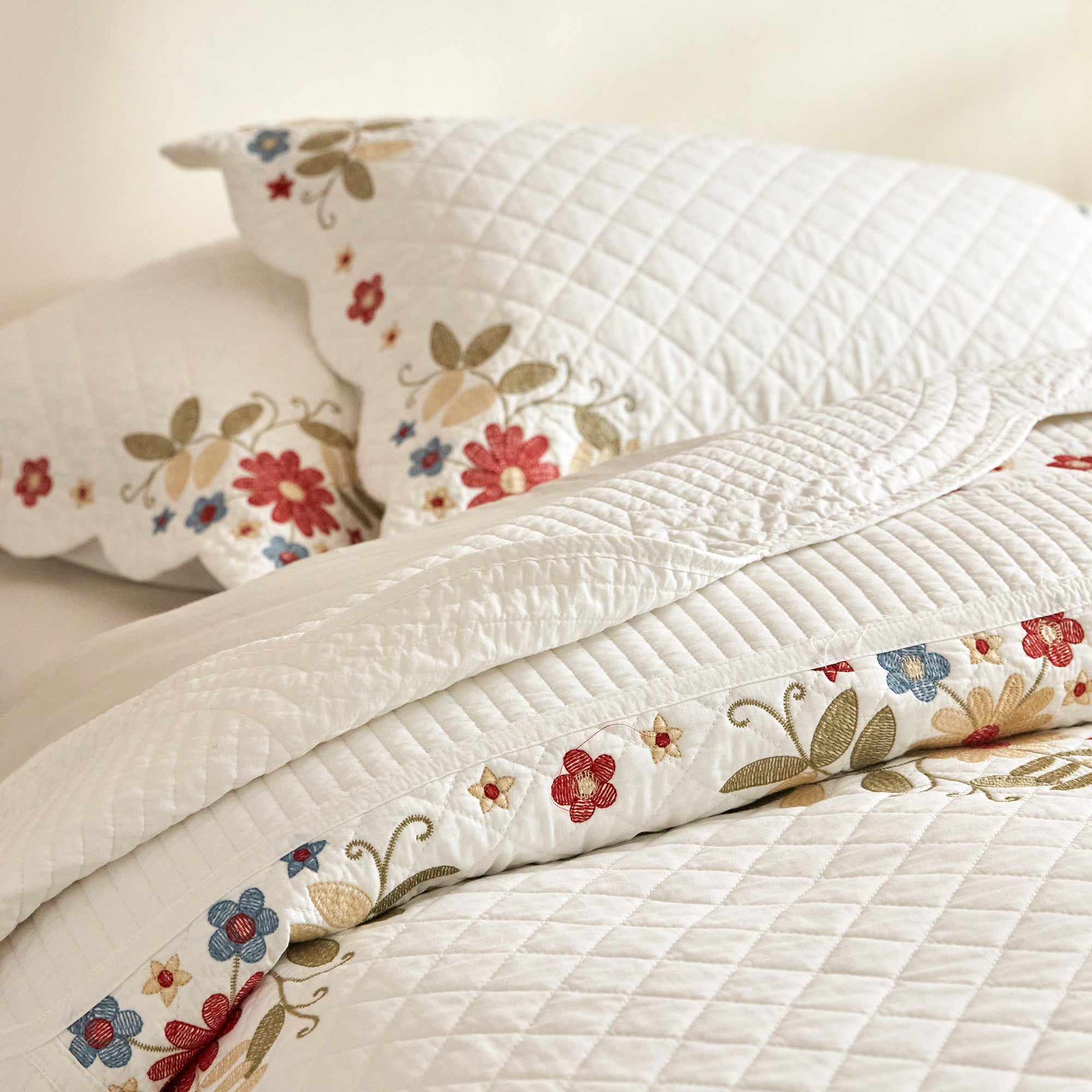 3Pcs Cotton Cottage Floral Quilt Bedspread Set Classic Farmhouse Style TC156