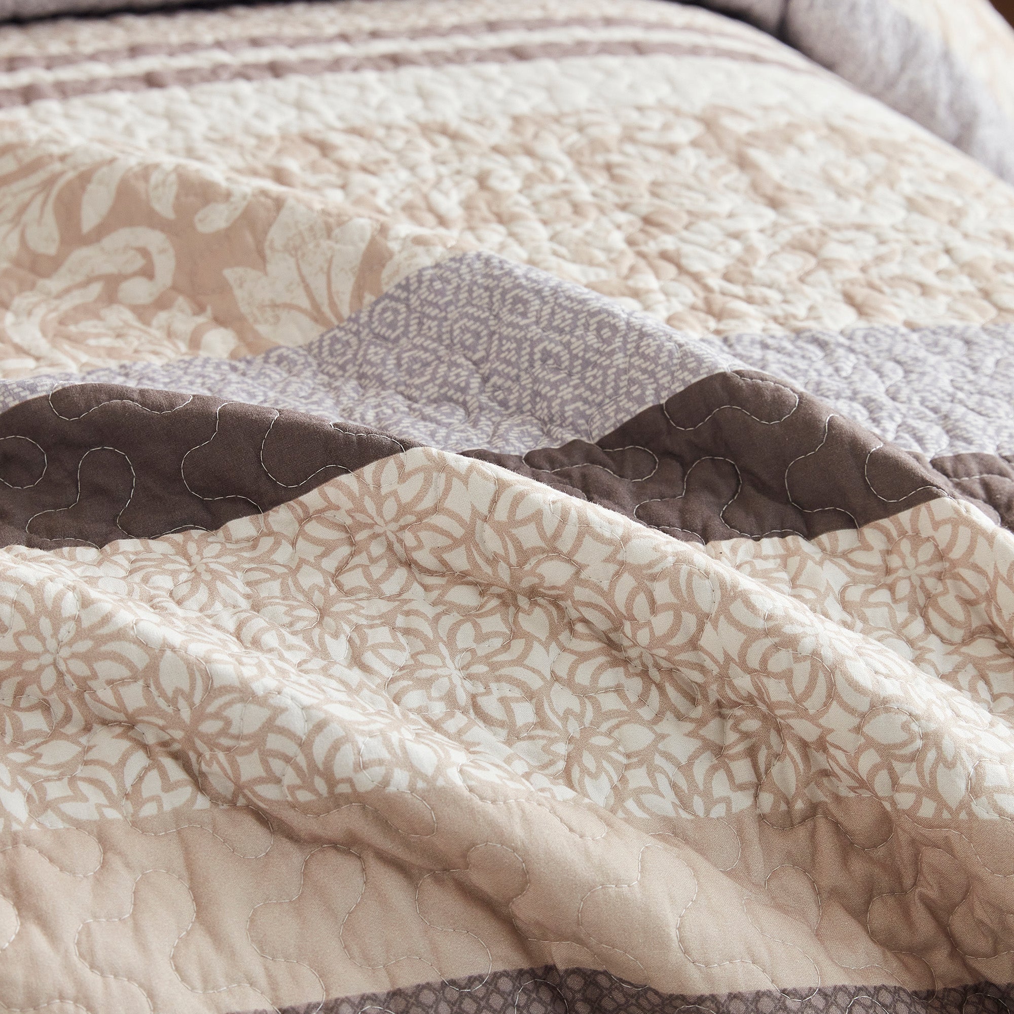 3 Piece Traditional Floral Cotton Quilt Set – Classic Cottage Bedspread CP341