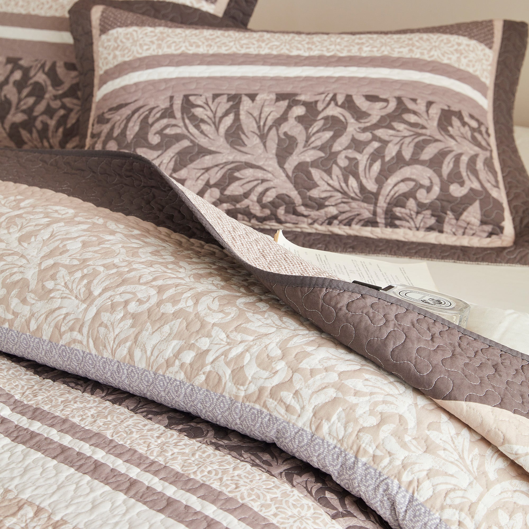 3 Piece Traditional Floral Cotton Quilt Set – Classic Cottage Bedspread CP341