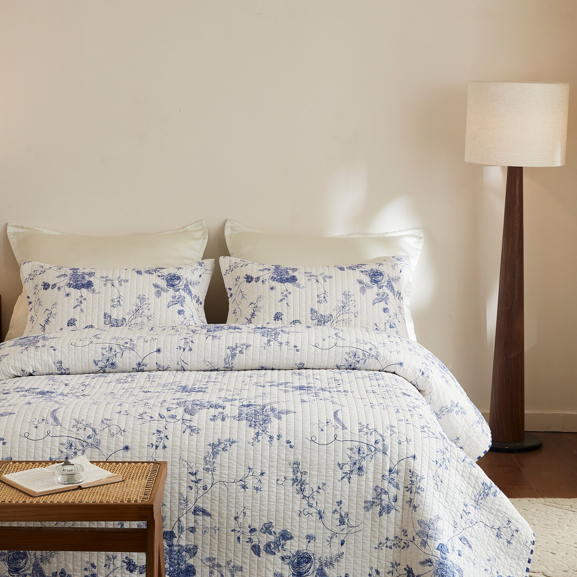 3Pcs 100% Cotton Blue & White Floral Quilt Bedspread Set CP329