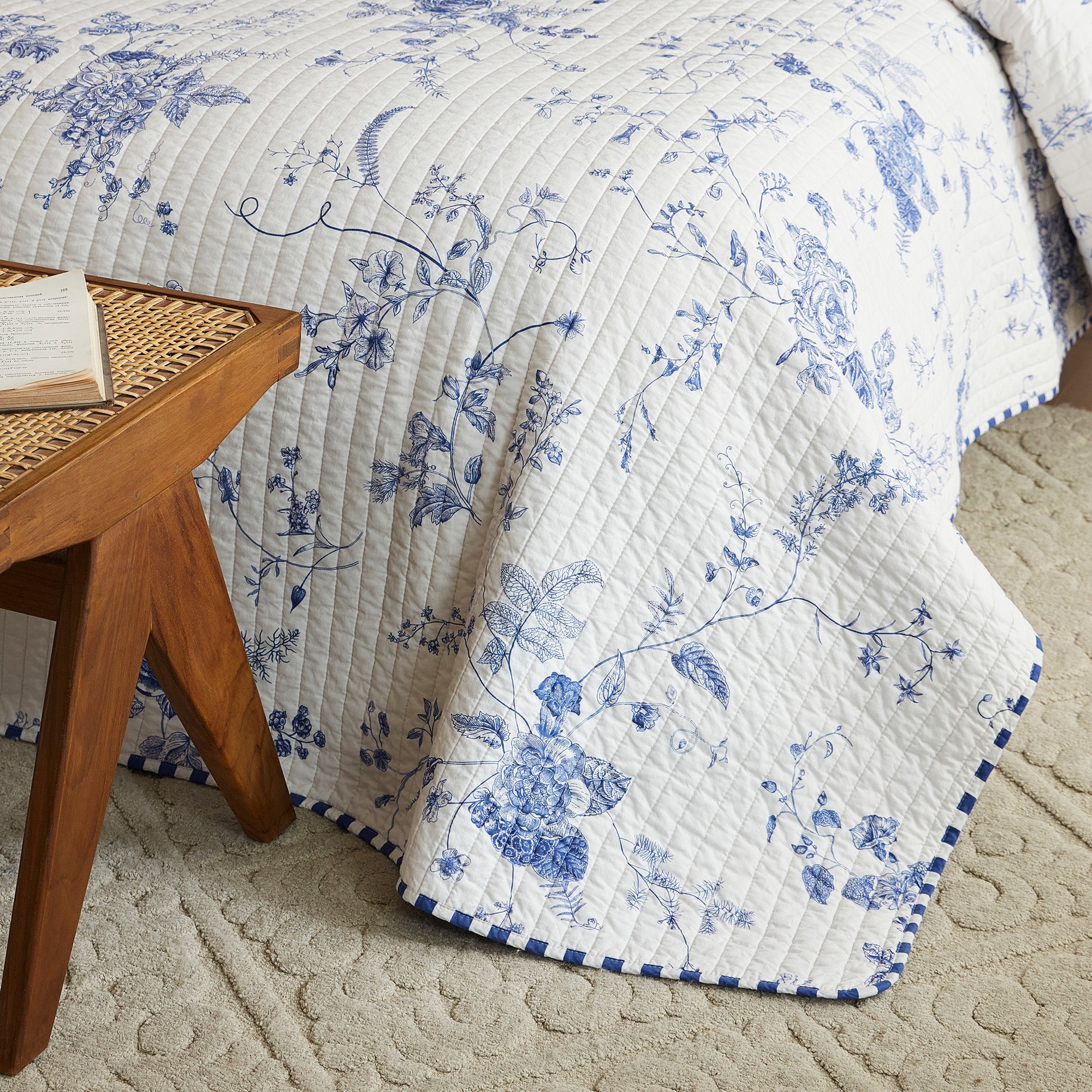 3Pcs 100% Cotton Blue & White Floral Quilt Bedspread Set CP329