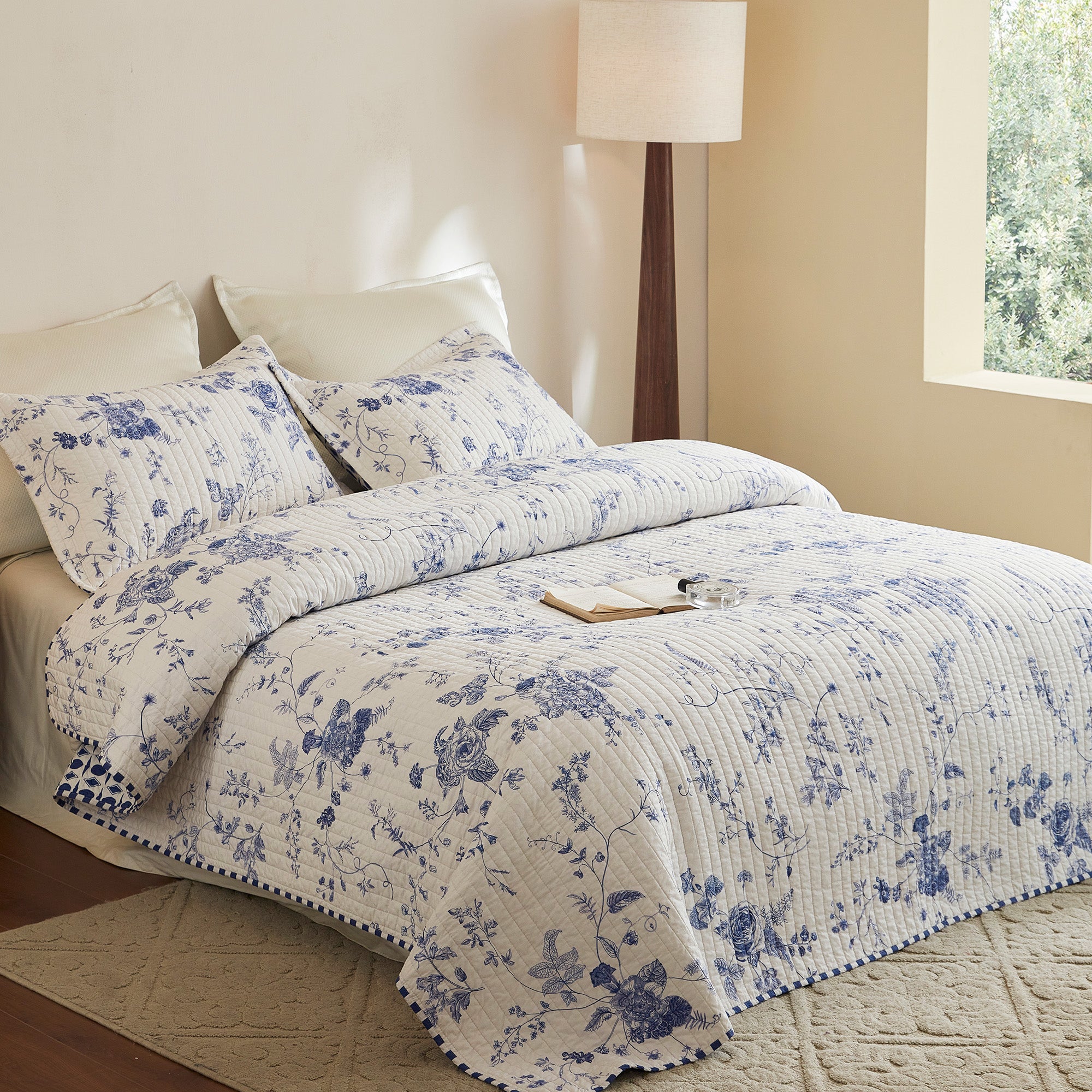 3Pcs 100% Cotton Blue & White Floral Quilt Bedspread Set CP329