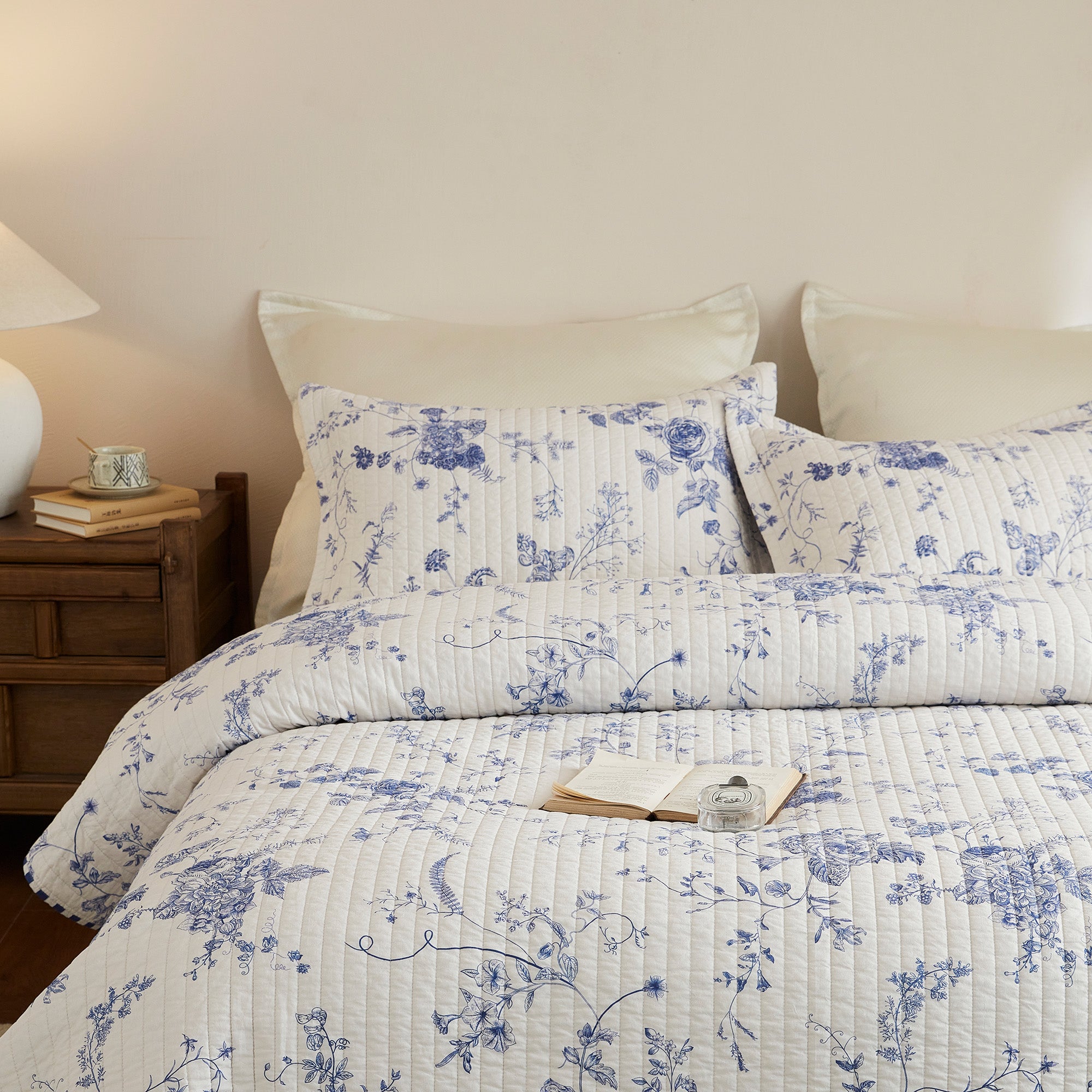 3Pcs 100% Cotton Blue & White Floral Quilt Bedspread Set CP329