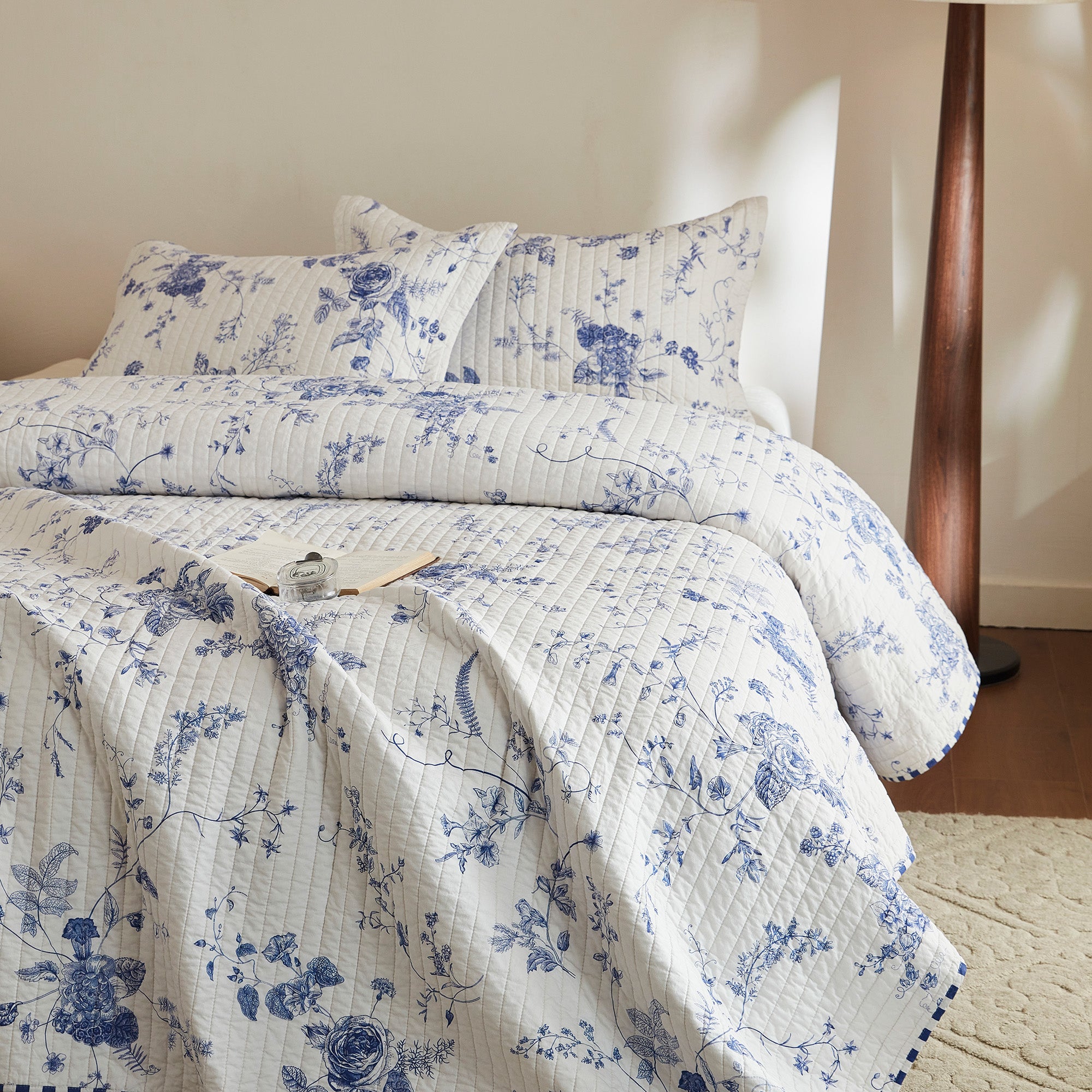 3Pcs 100% Cotton Blue & White Floral Quilt Bedspread Set CP329