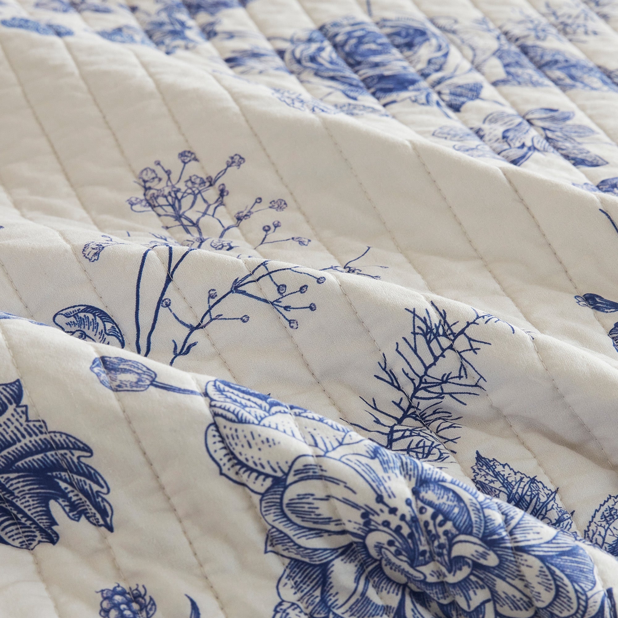 3Pcs 100% Cotton Blue & White Floral Quilt Bedspread Set CP329