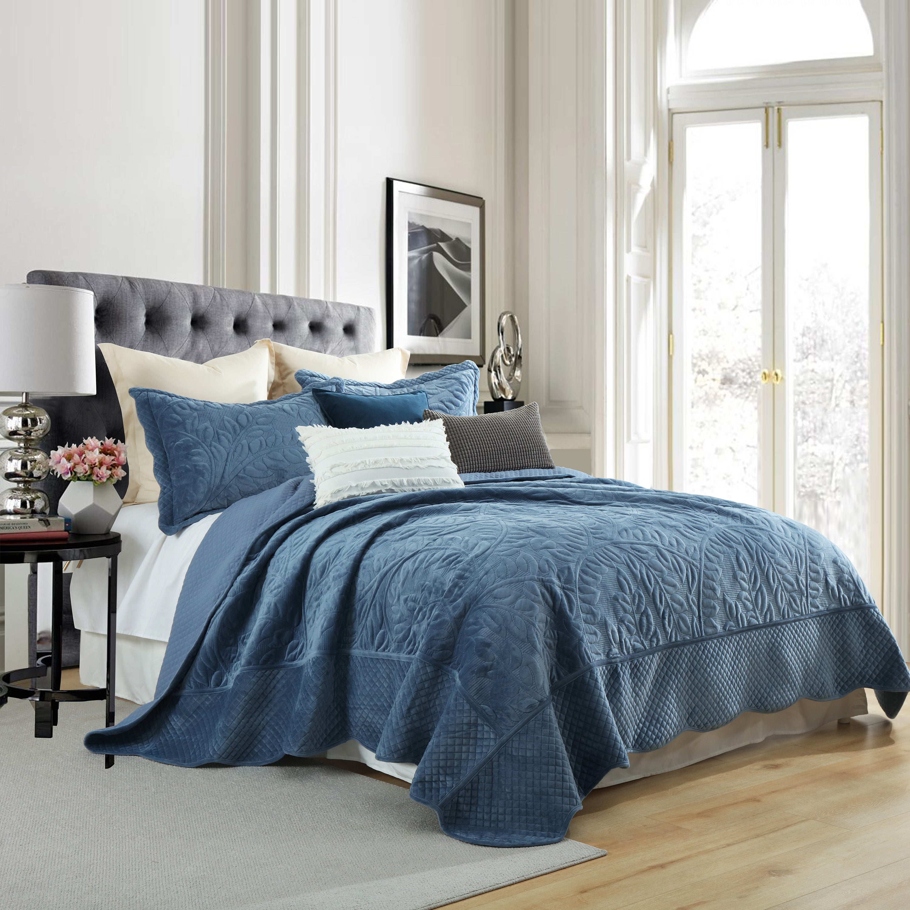 3 Piece Oversized Luxury Velvet Quilt Set Leaf Embroidered Bedspread