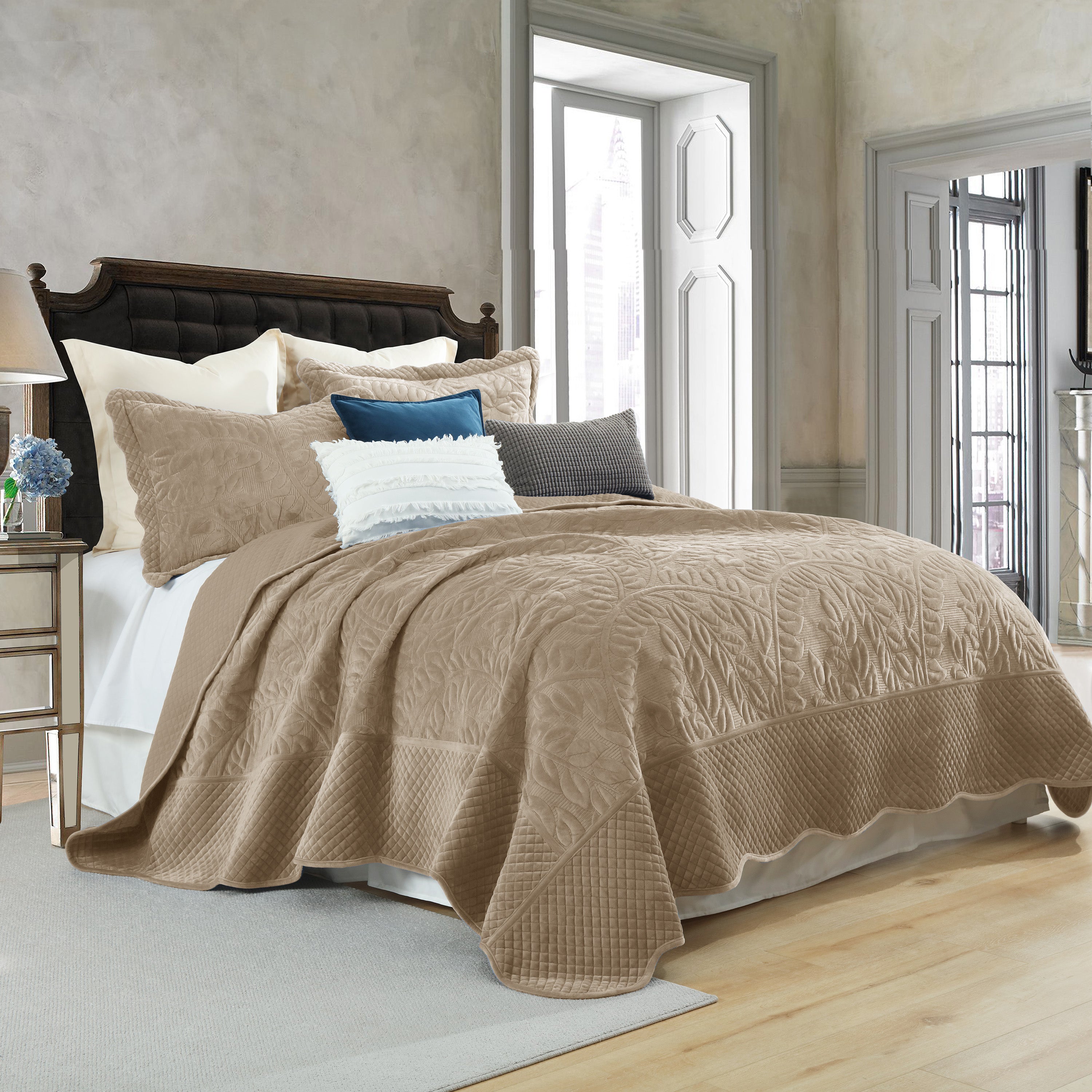 3 Piece Oversized Luxury Velvet Quilt Set Leaf Embroidered Bedspread