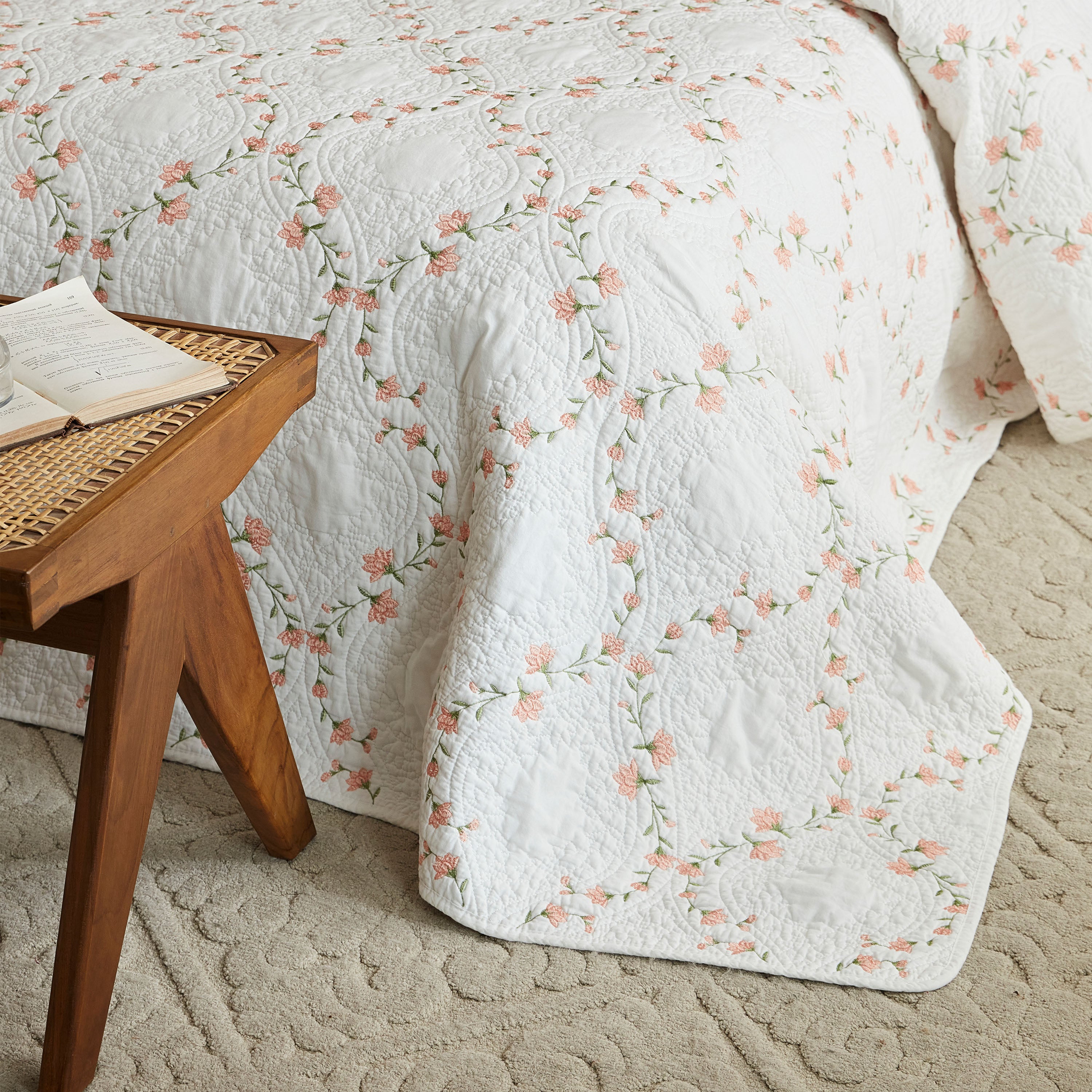 3 Piece 100% Cotton Embroidered Floral Quilt Set – Vintage Farmhouse Bedspread