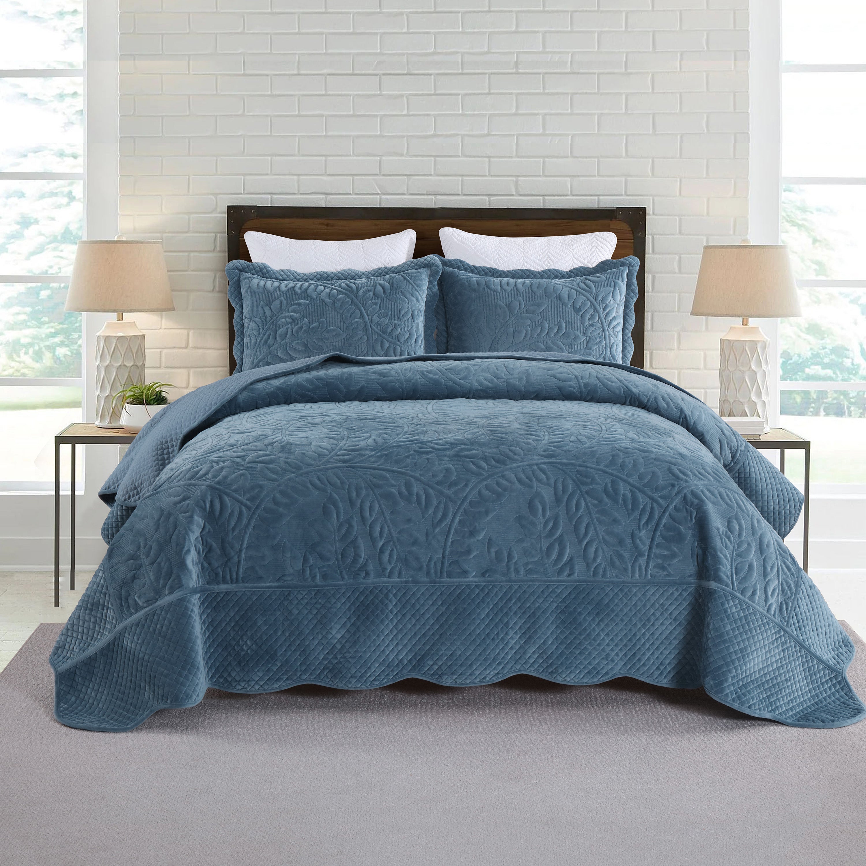 3 Piece Oversized Luxury Velvet Quilt Set Leaf Embroidered Bedspread