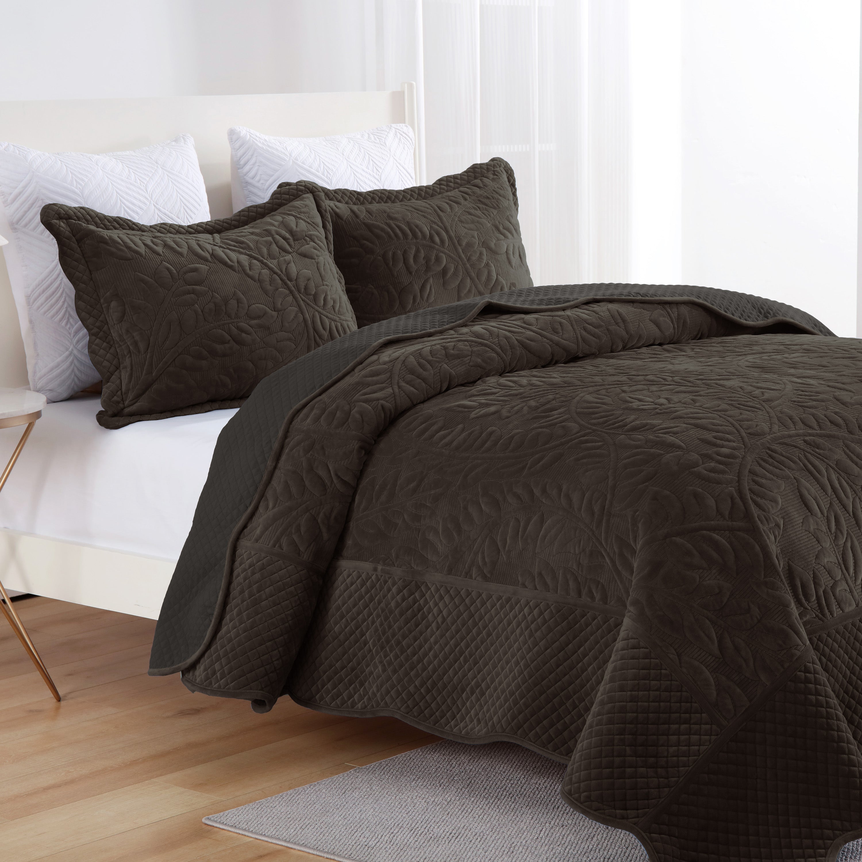 3 Piece Oversized Luxury Velvet Quilt Set Leaf Embroidered Bedspread
