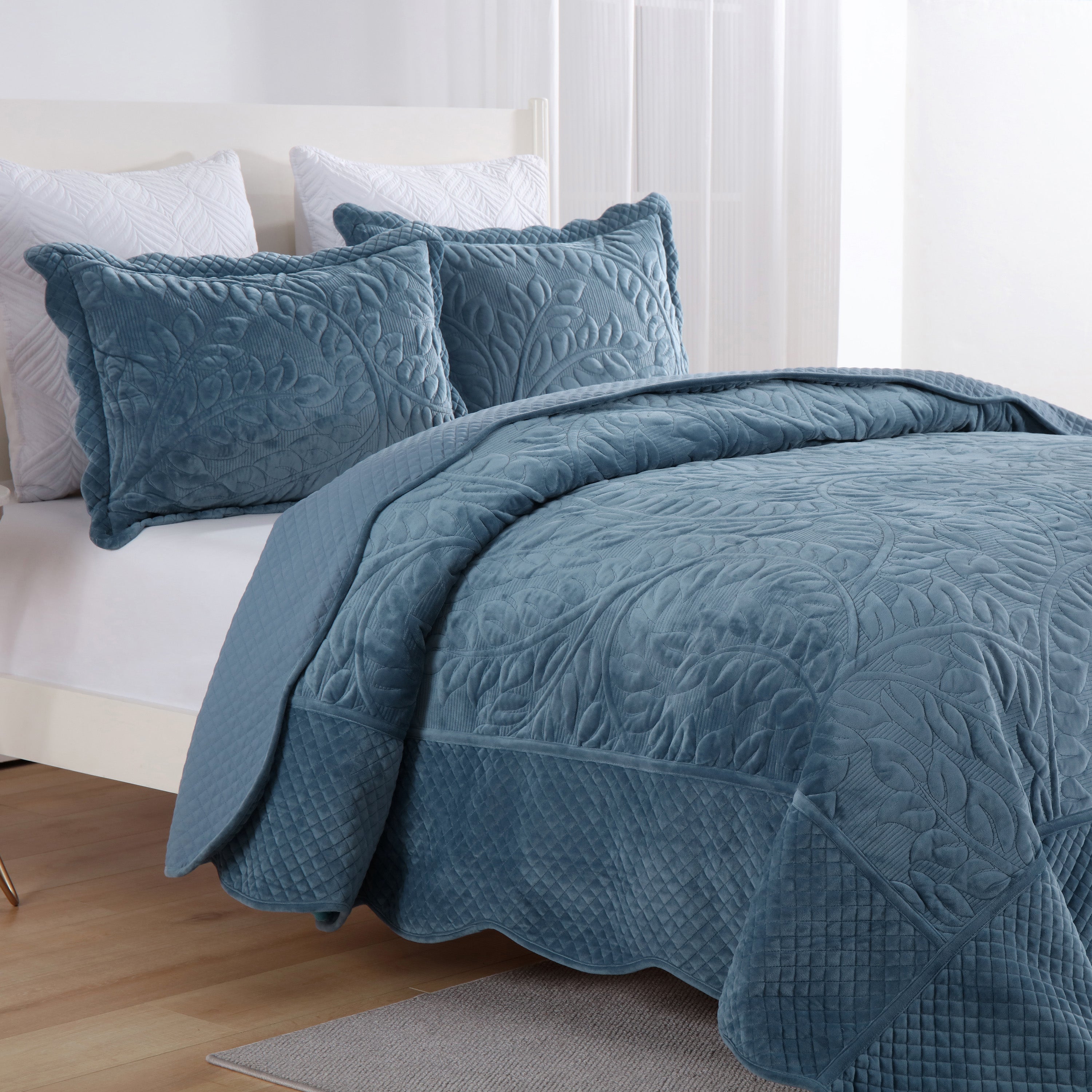 3 Piece Oversized Luxury Velvet Quilt Set Leaf Embroidered Bedspread