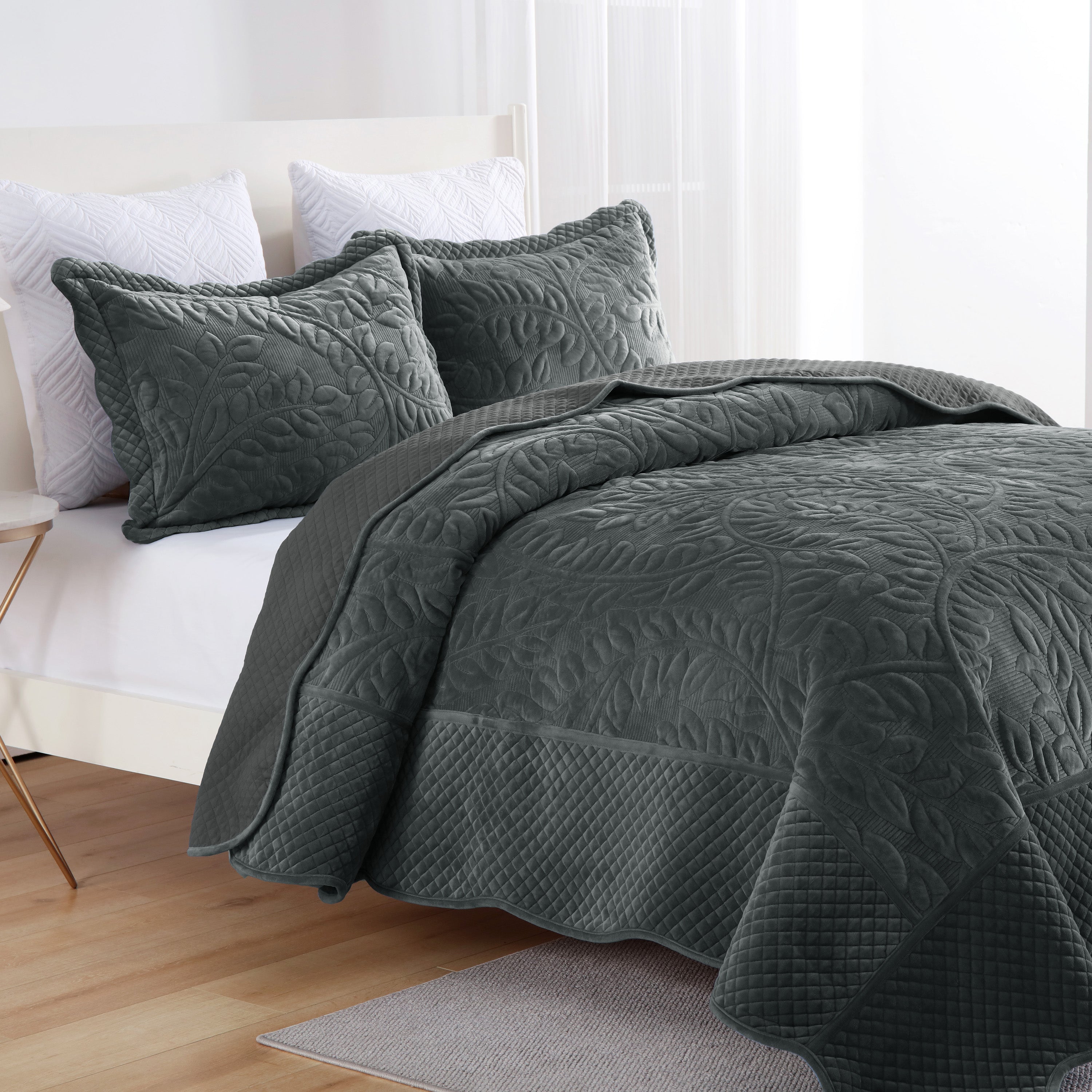 3 Piece Oversized Luxury Velvet Quilt Set Leaf Embroidered Bedspread