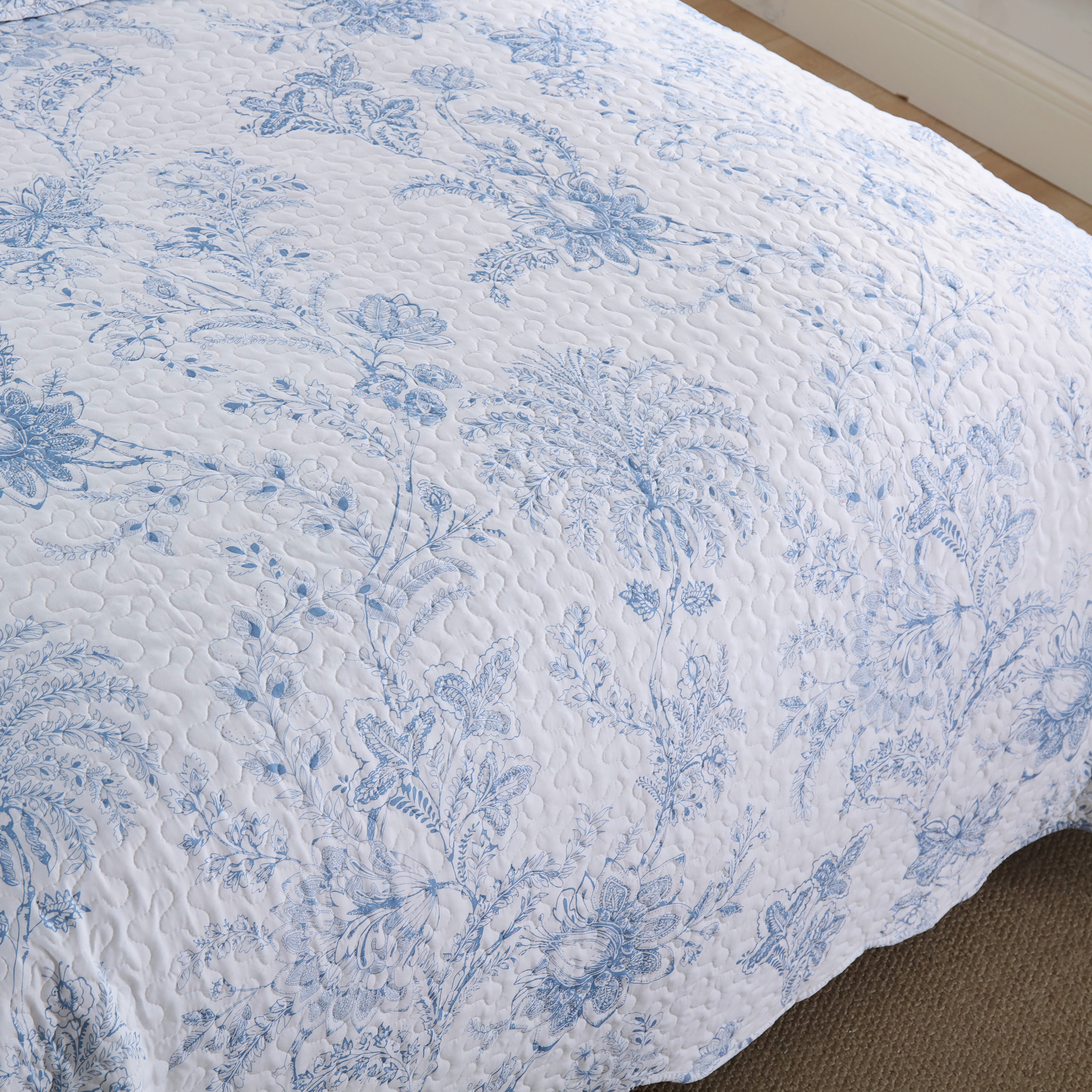 3 Piece Printed Floral Lightweight Quilt Bedspread Set BY321