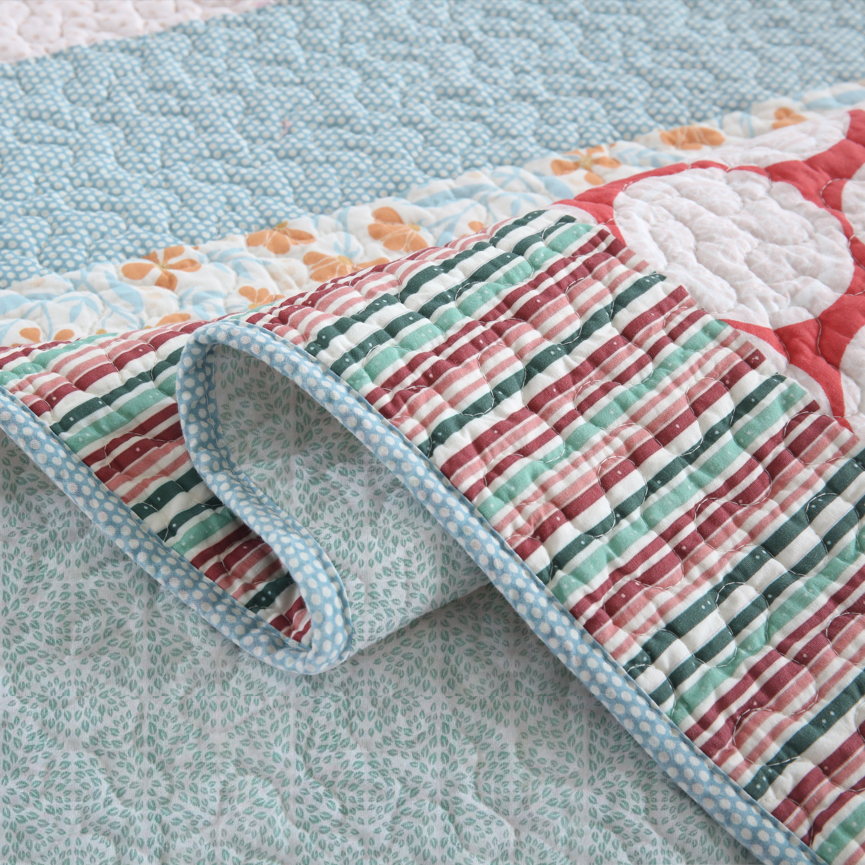 3 Piece Floral Patchwork Printed Quilt Bedspread Set BY331