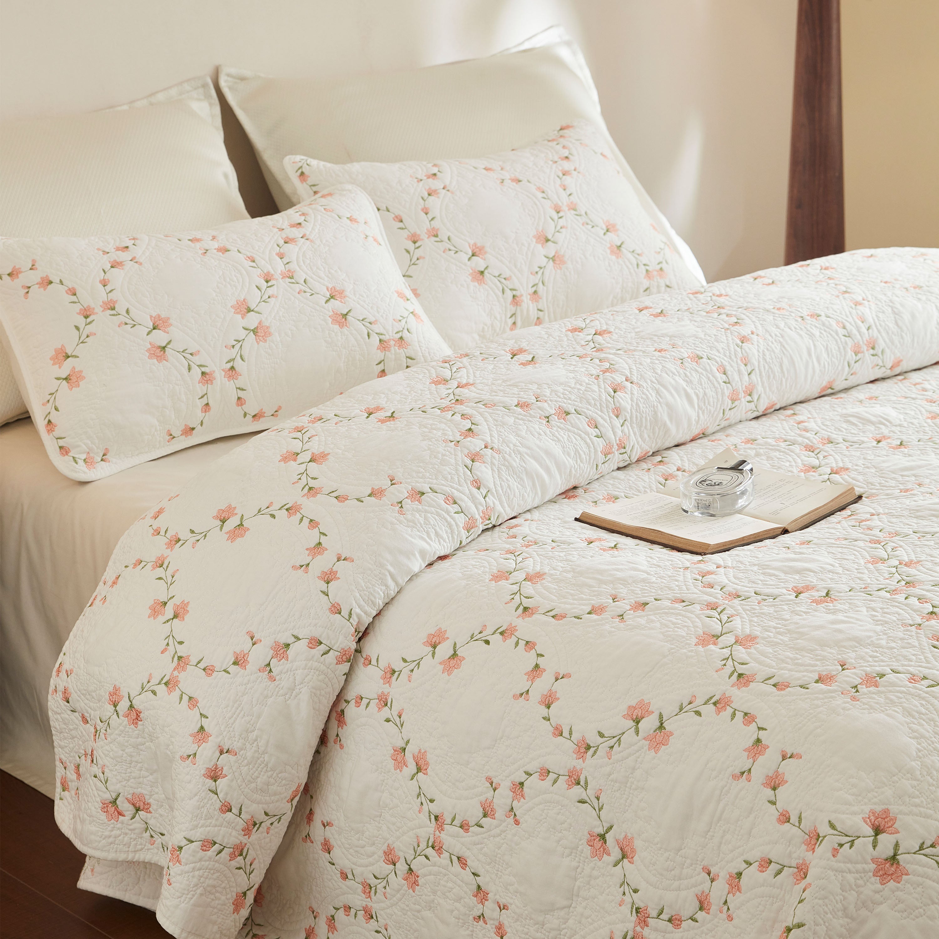 3 Piece 100% Cotton Embroidered Floral Quilt Set – Vintage Farmhouse Bedspread