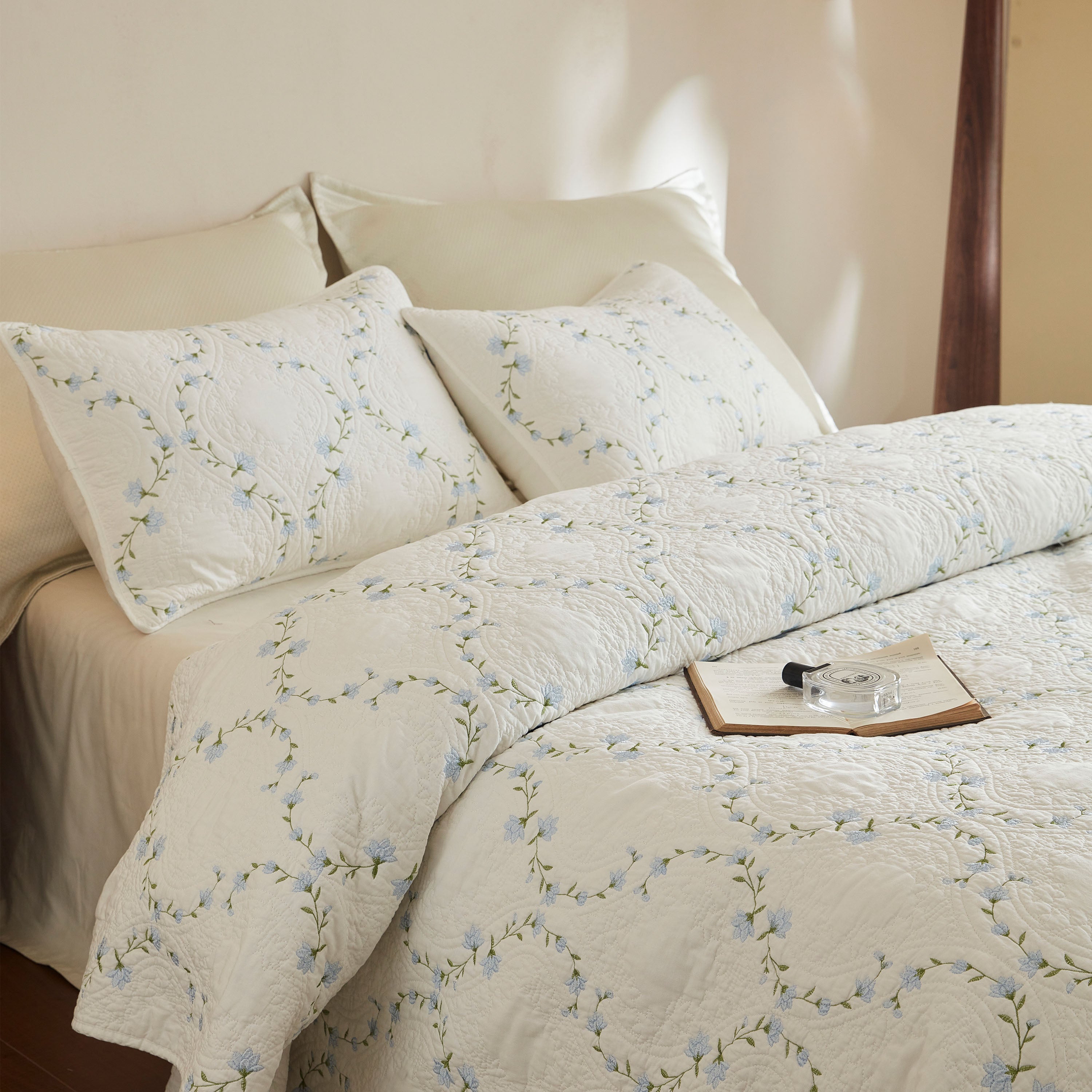 3 Piece 100% Cotton Embroidered Floral Quilt Set – Vintage Farmhouse Bedspread