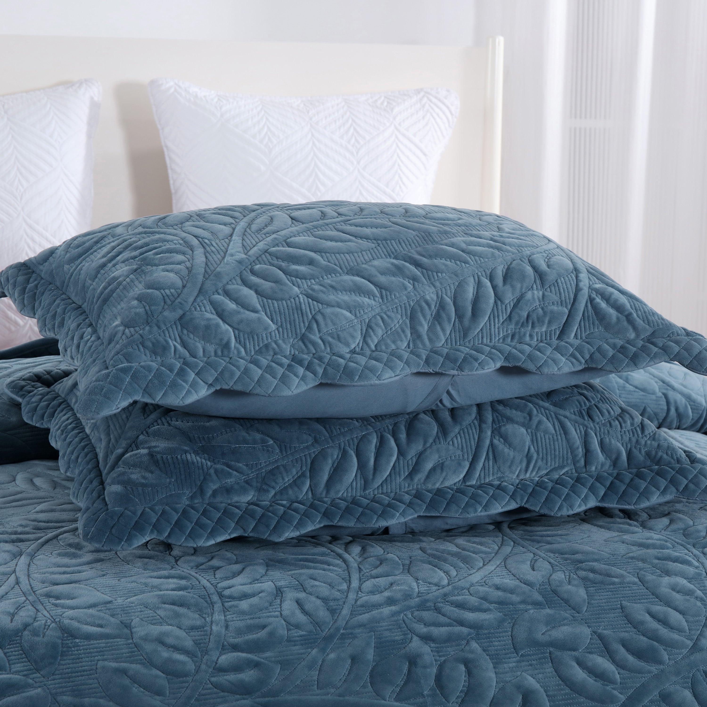 3 Piece Oversized Luxury Velvet Quilt Set Leaf Embroidered Bedspread
