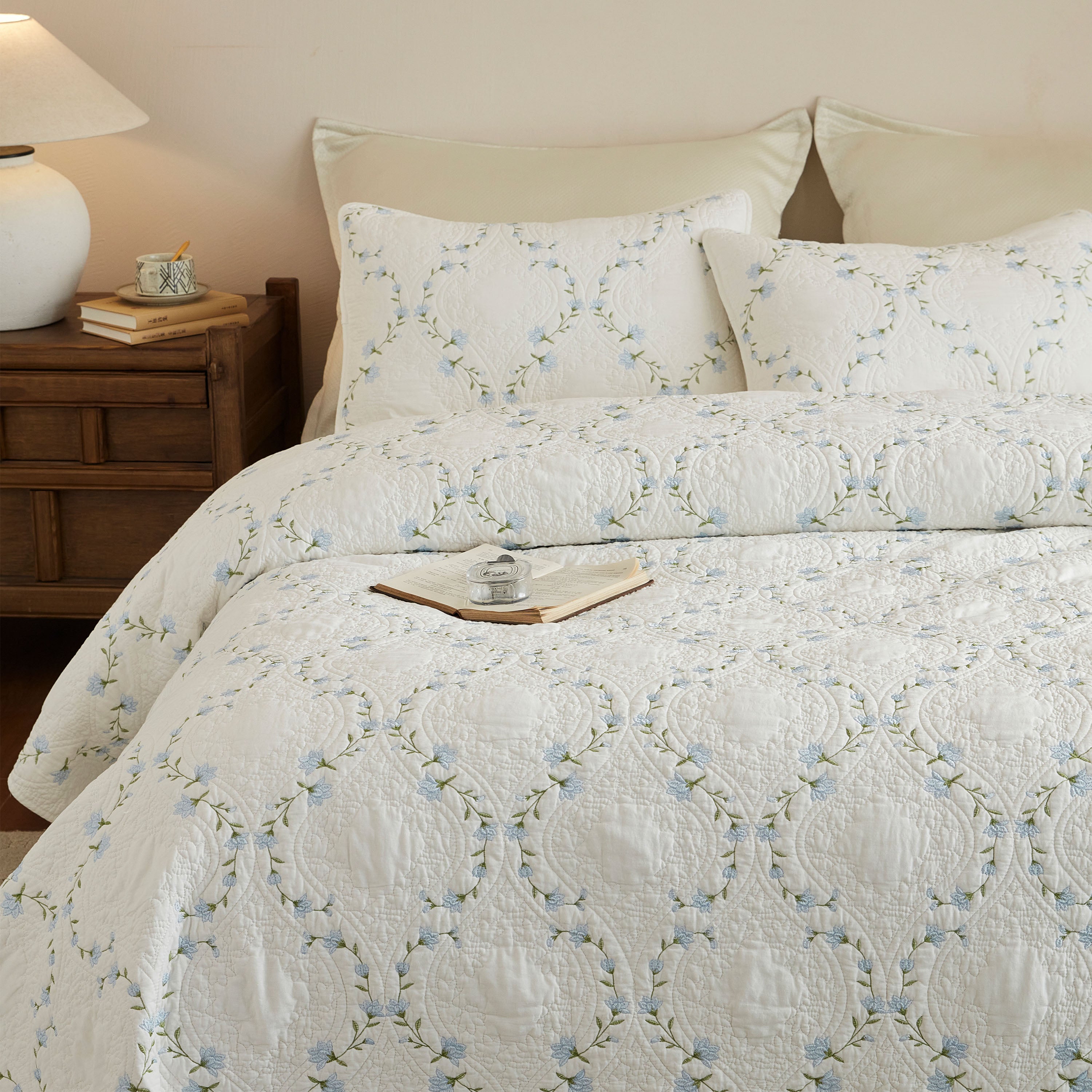 3 Piece 100% Cotton Embroidered Floral Quilt Set – Vintage Farmhouse Bedspread