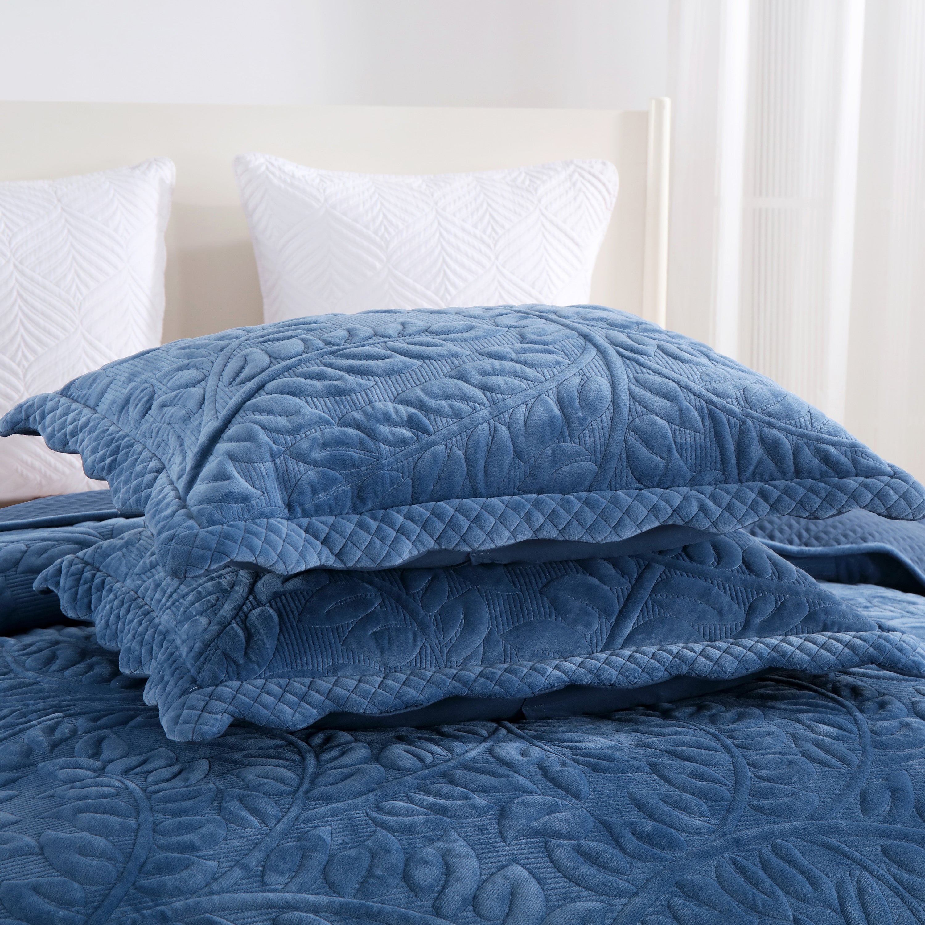 3 Piece Oversized Luxury Velvet Quilt Set Leaf Embroidered Bedspread
