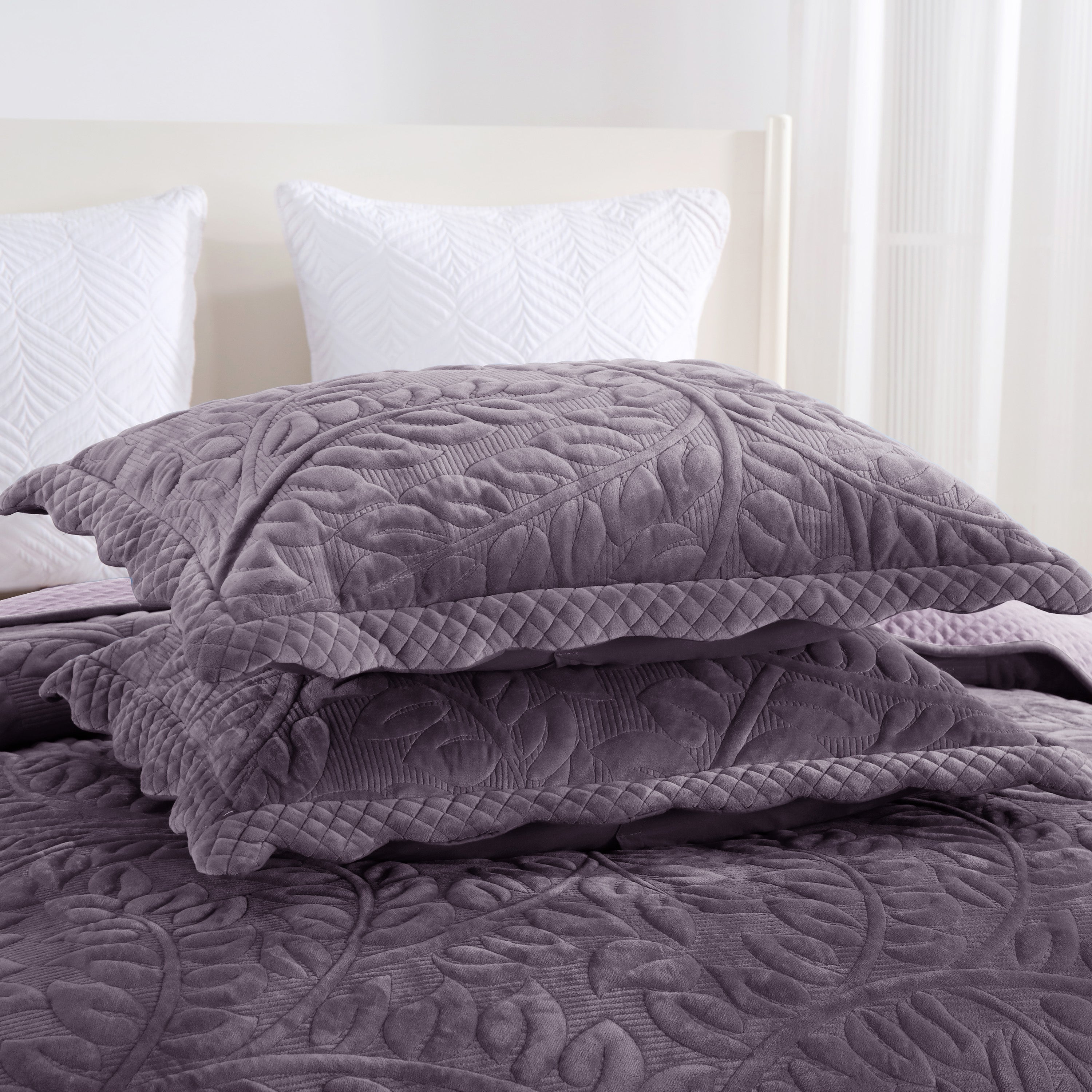 3 Piece Oversized Luxury Velvet Quilt Set Leaf Embroidered Bedspread