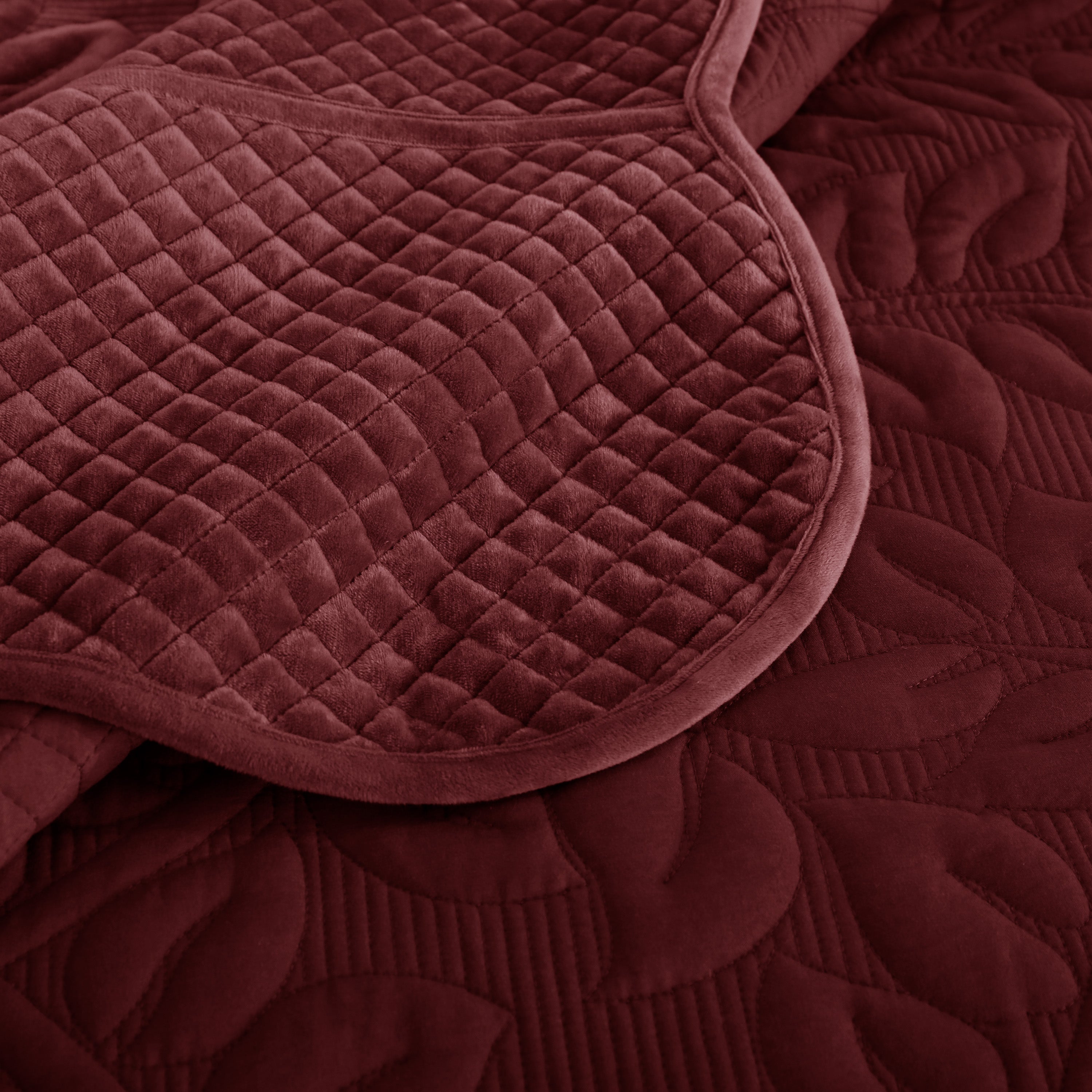 3 Piece Oversized Luxury Velvet Quilt Set Leaf Embroidered Bedspread