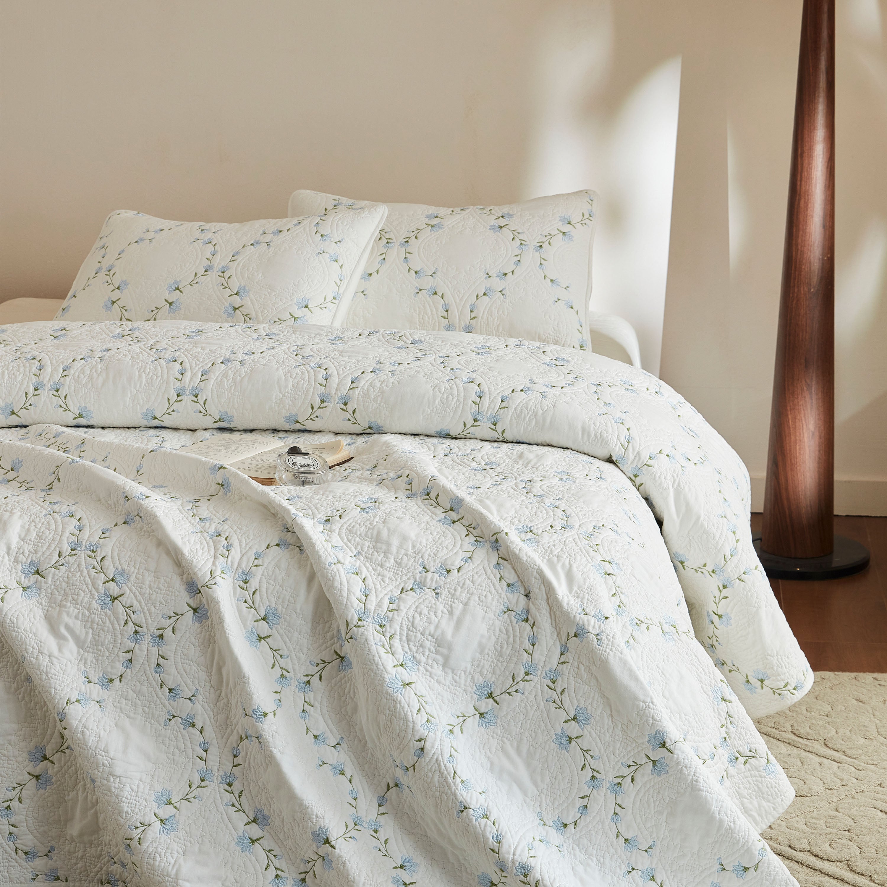3 Piece 100% Cotton Embroidered Floral Quilt Set – Vintage Farmhouse Bedspread