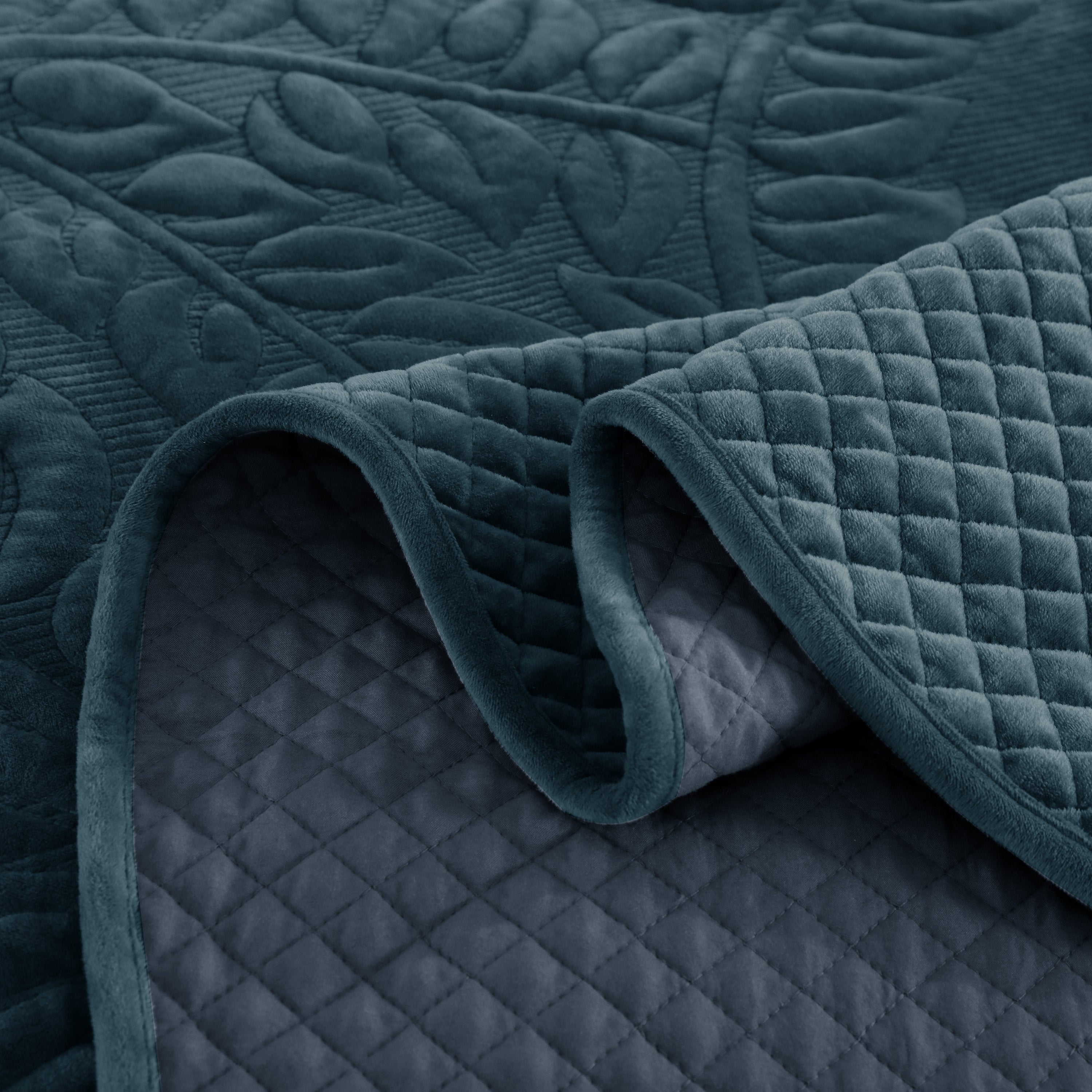 3 Piece Oversized Luxury Velvet Quilt Set Leaf Embroidered Bedspread