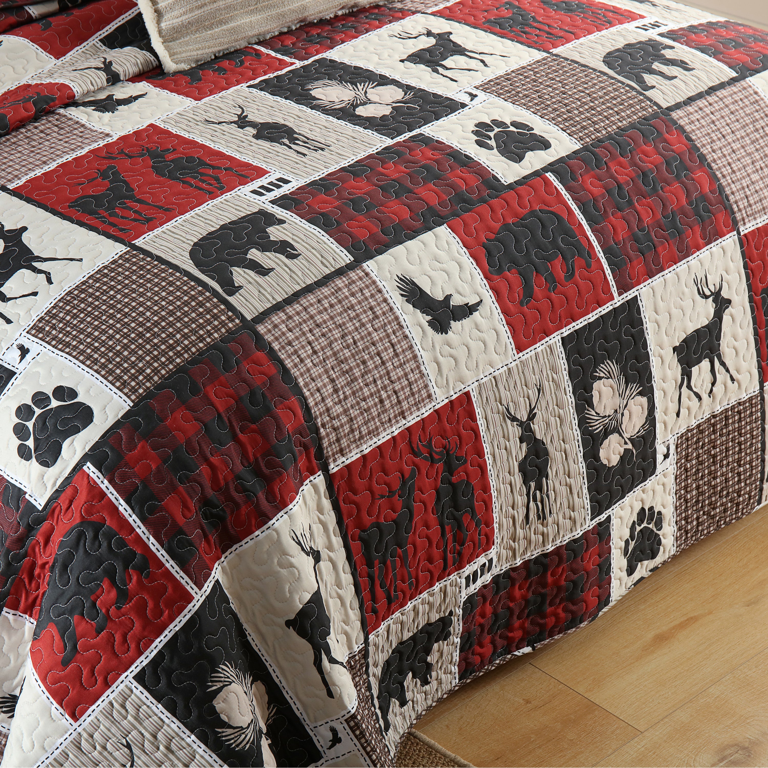 3 Piece Rustic Lodge Quilt Set, Bear Moose Plaid Patchwork Bedspread B195