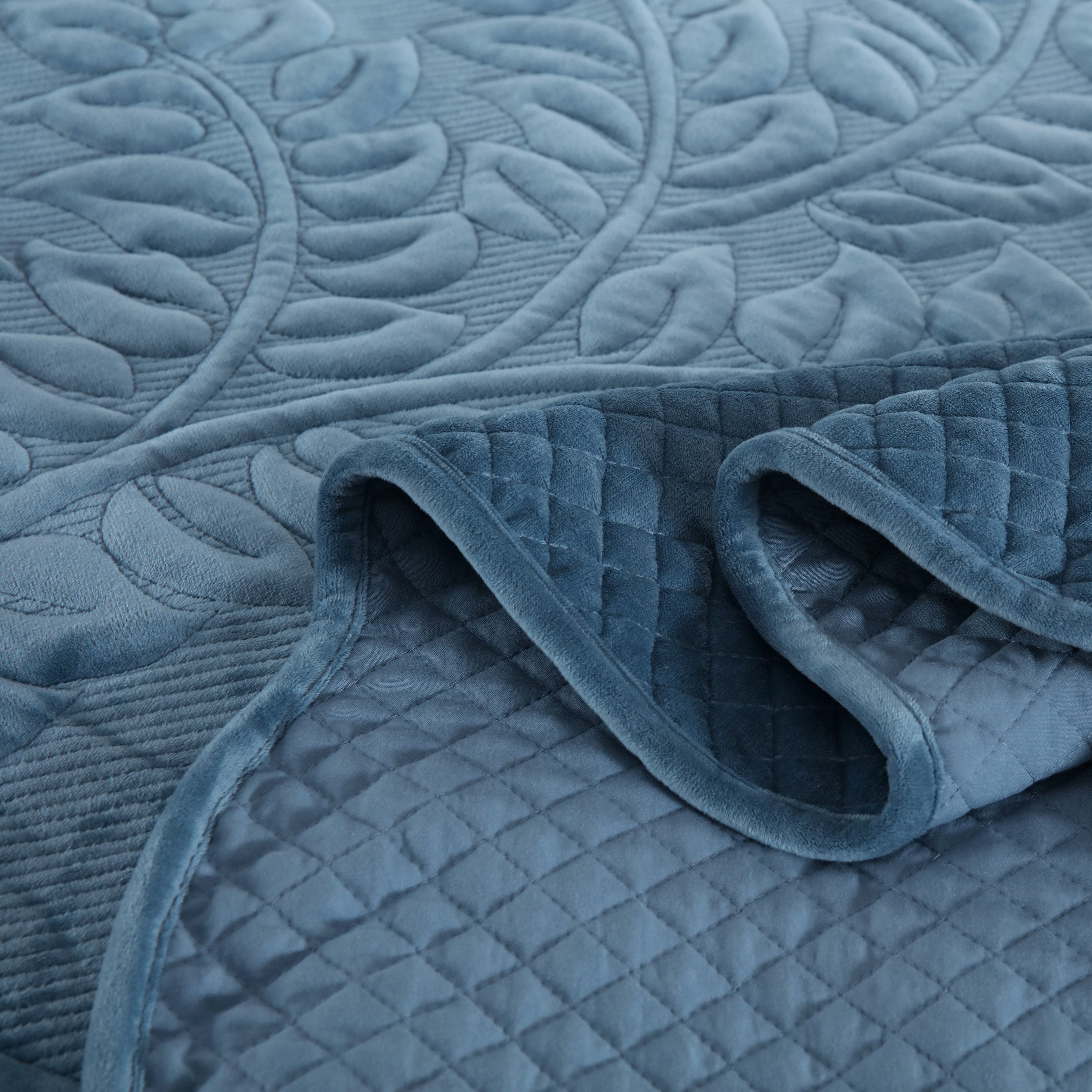 3 Piece Oversized Luxury Velvet Quilt Set Leaf Embroidered Bedspread