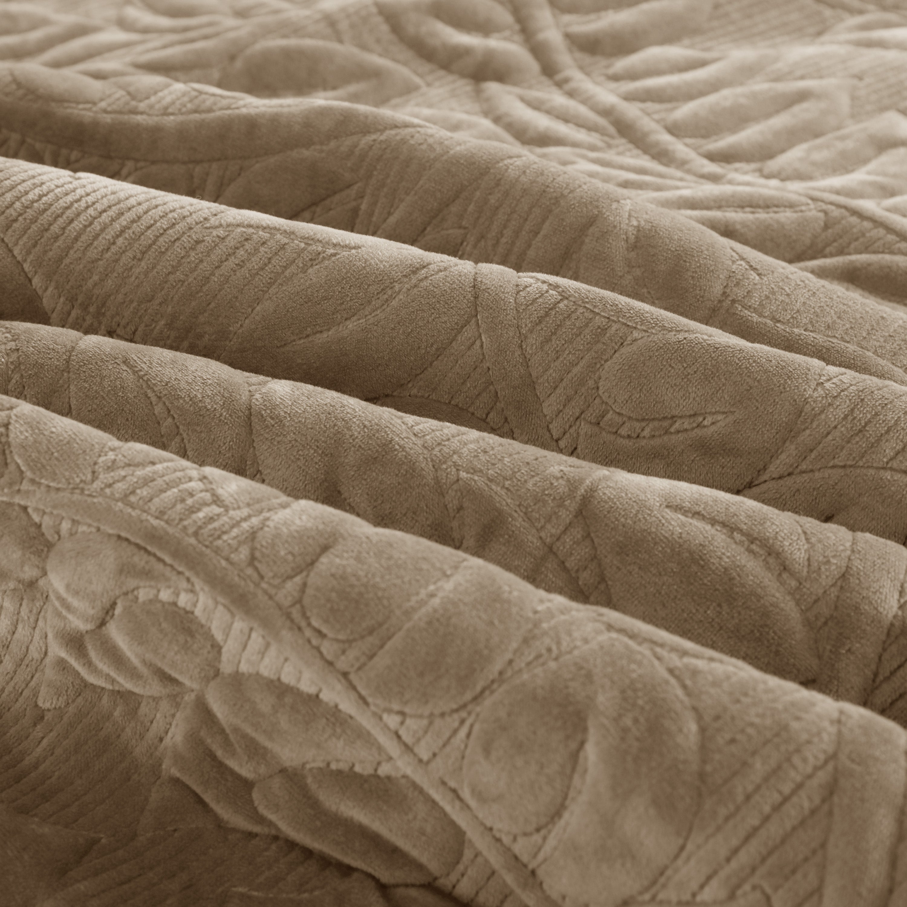 3 Piece Oversized Luxury Velvet Quilt Set Leaf Embroidered Bedspread