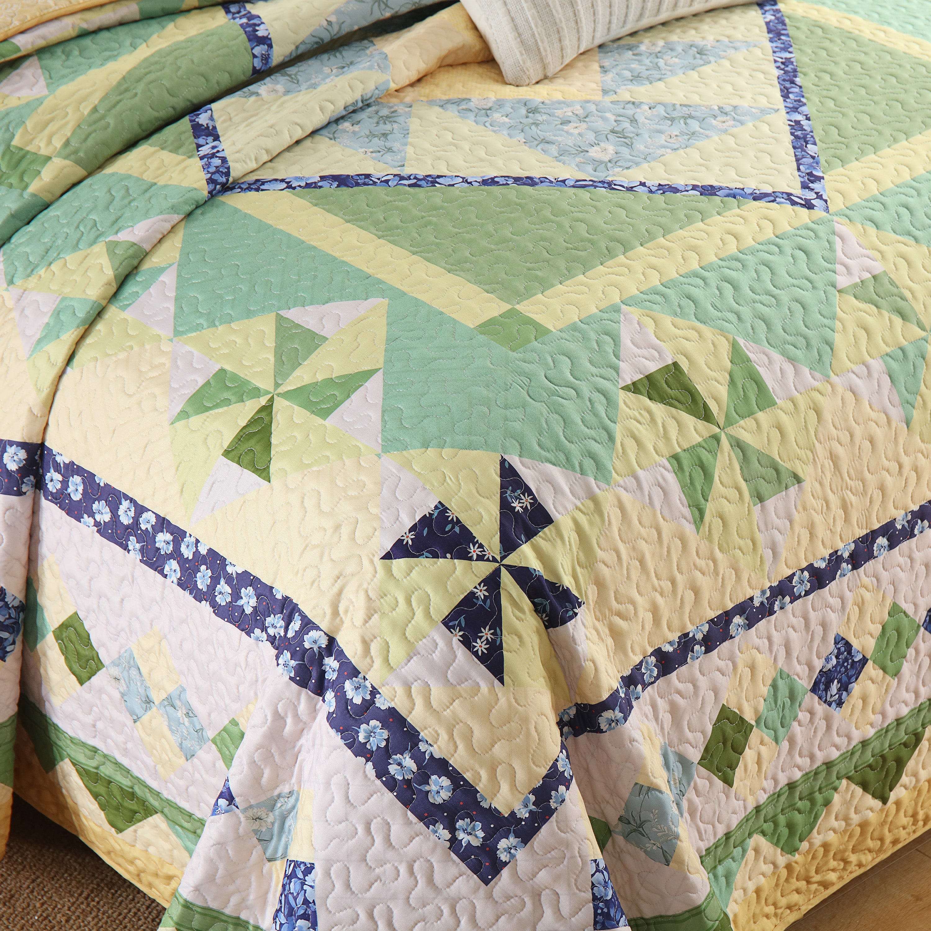 3 Piece Patchwork Quilt Set, Geometric Bedspread Lightweight B197
