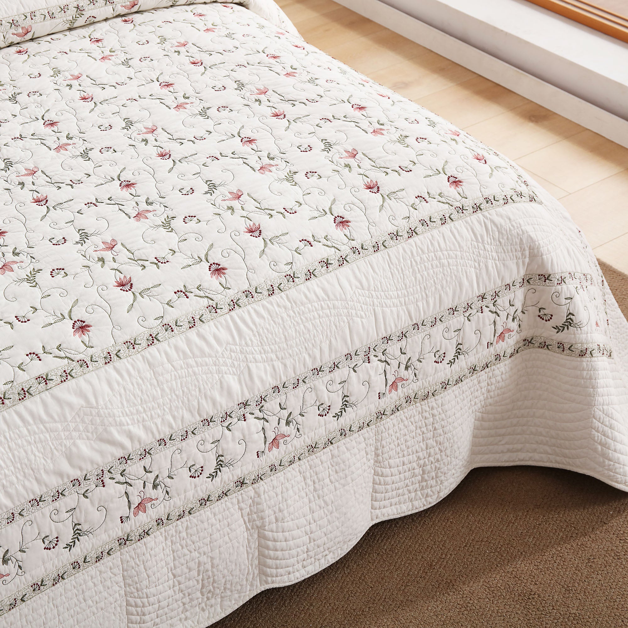 3 Piece Oversized 100% Cotton Embroidered Floral Quilt Bedspread Set TC13500