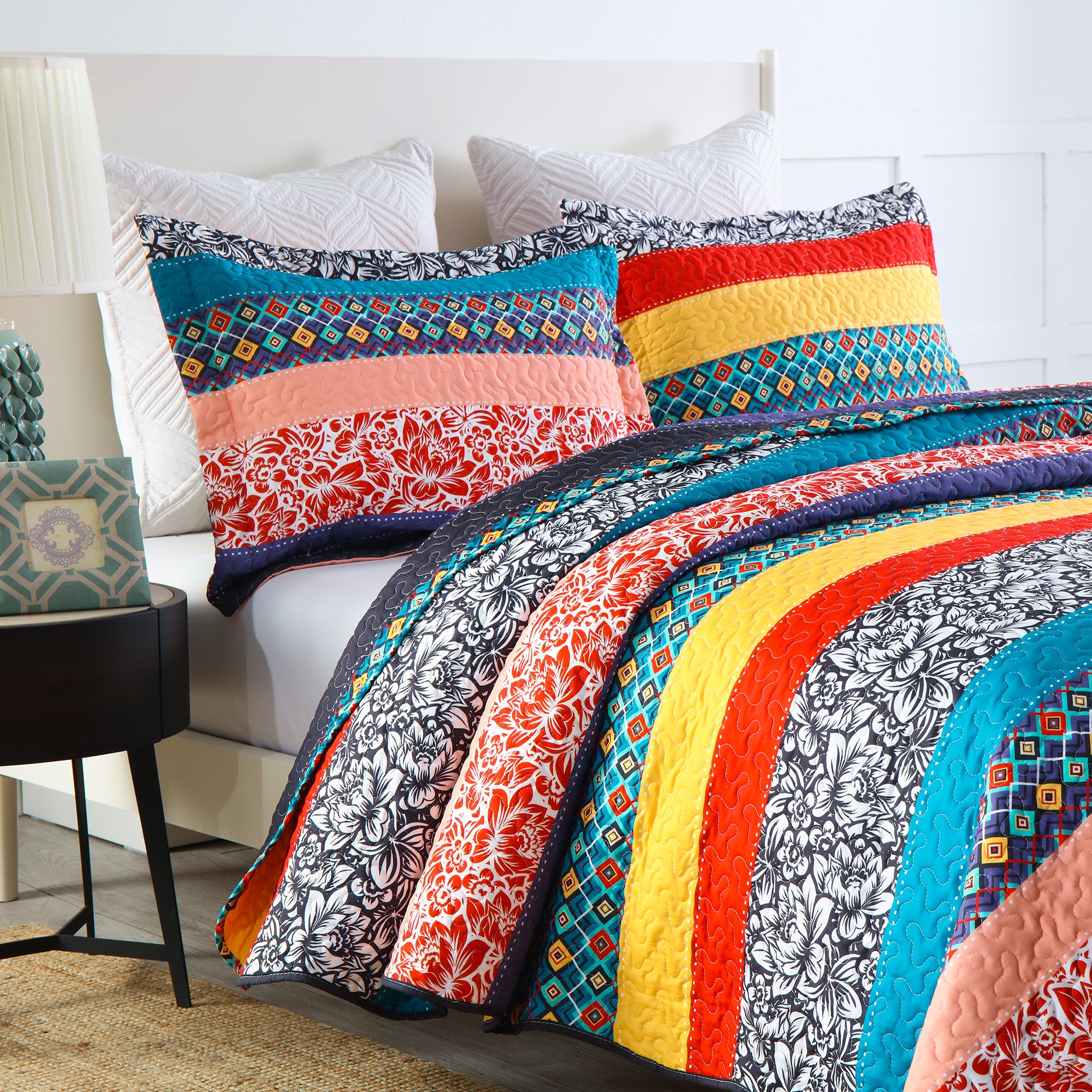 3 Piece Soft Polyester Bohemian Stripe Patchwork Quilt Bedspread Set BY221
