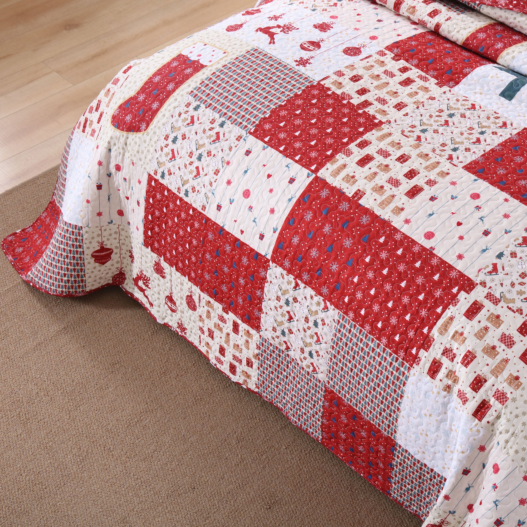 3 Piece Reversible Christmas Holiday Patchwork Quilt Bedspread Set BY216