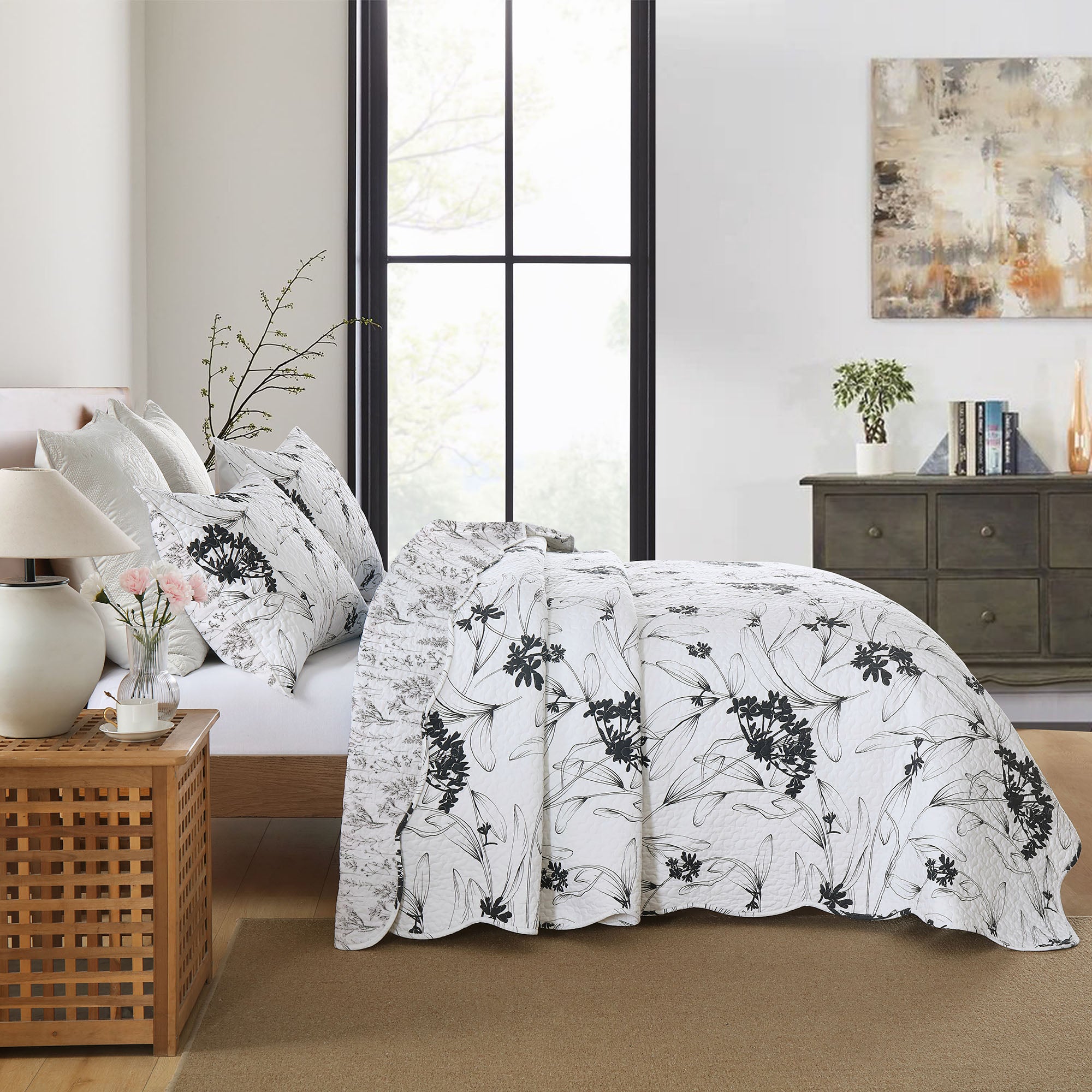 3 Piece Polyester Black and White Botanical Floral Quilt Bedspread Set BY222