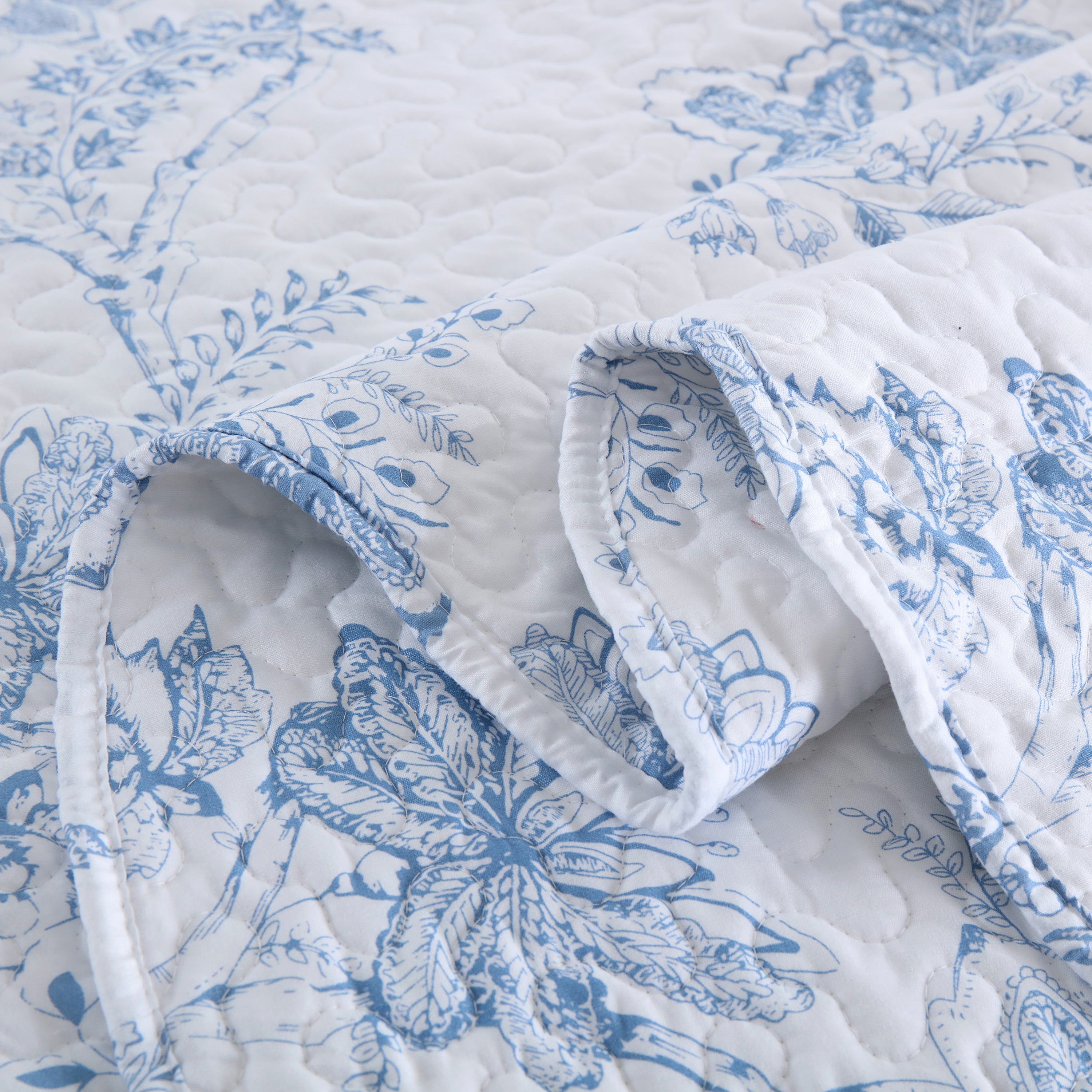 3 Piece Printed Floral Lightweight Quilt Bedspread Set BY321