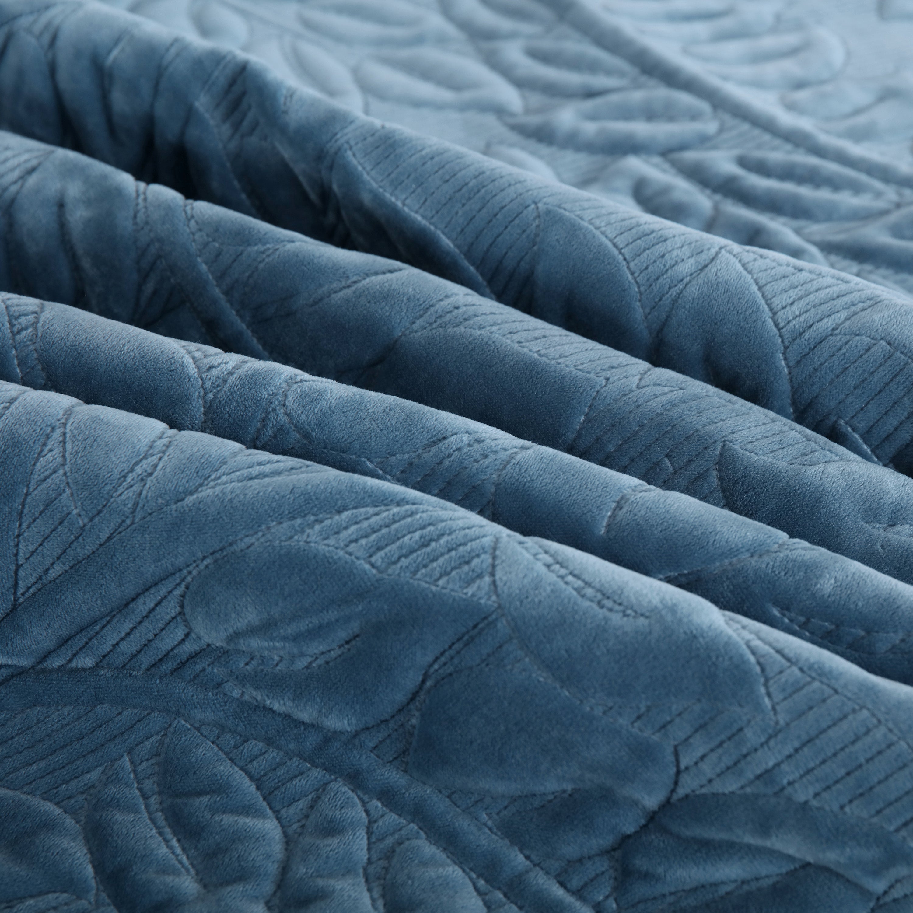 3 Piece Oversized Luxury Velvet Quilt Set Leaf Embroidered Bedspread
