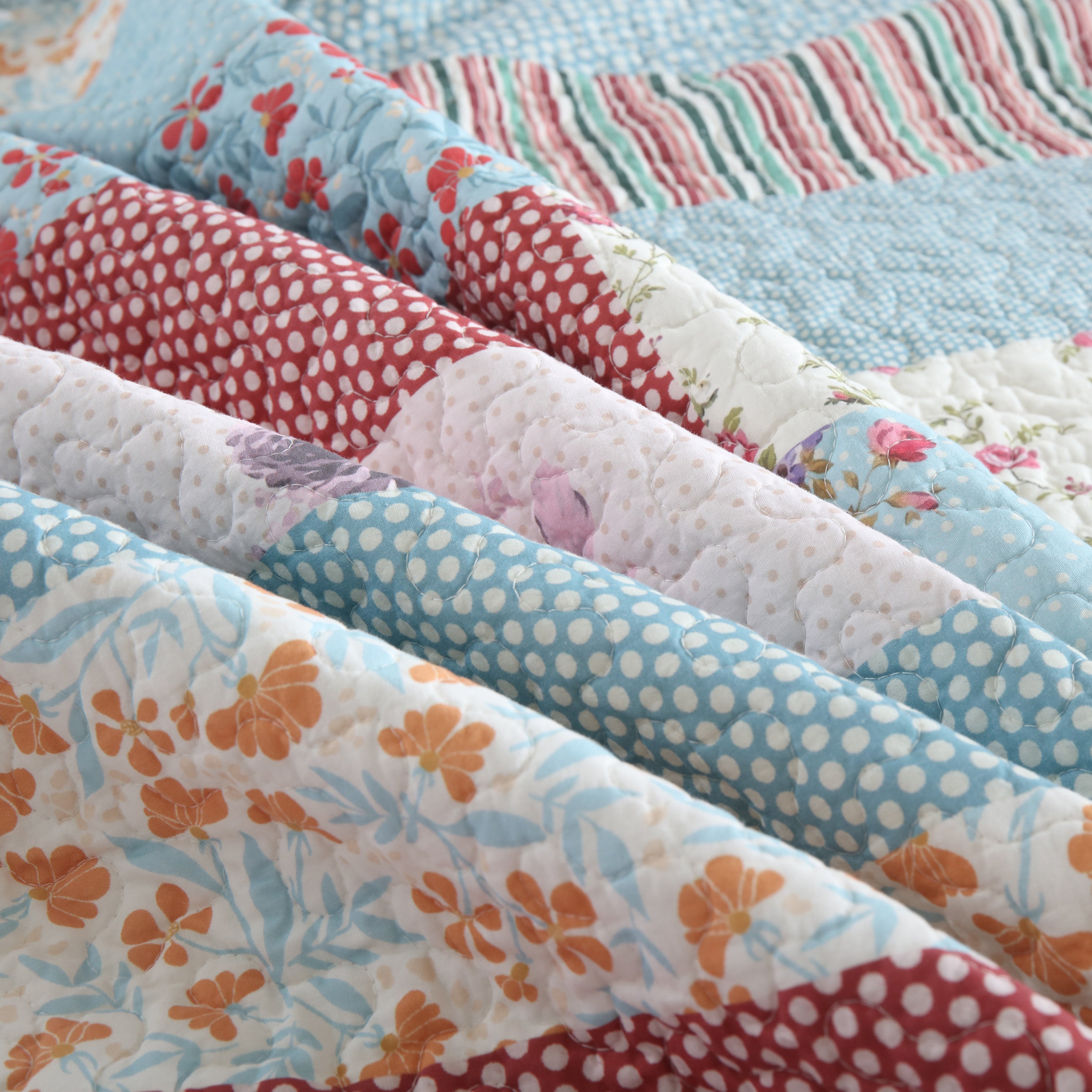 3 Piece Floral Patchwork Printed Quilt Bedspread Set BY331