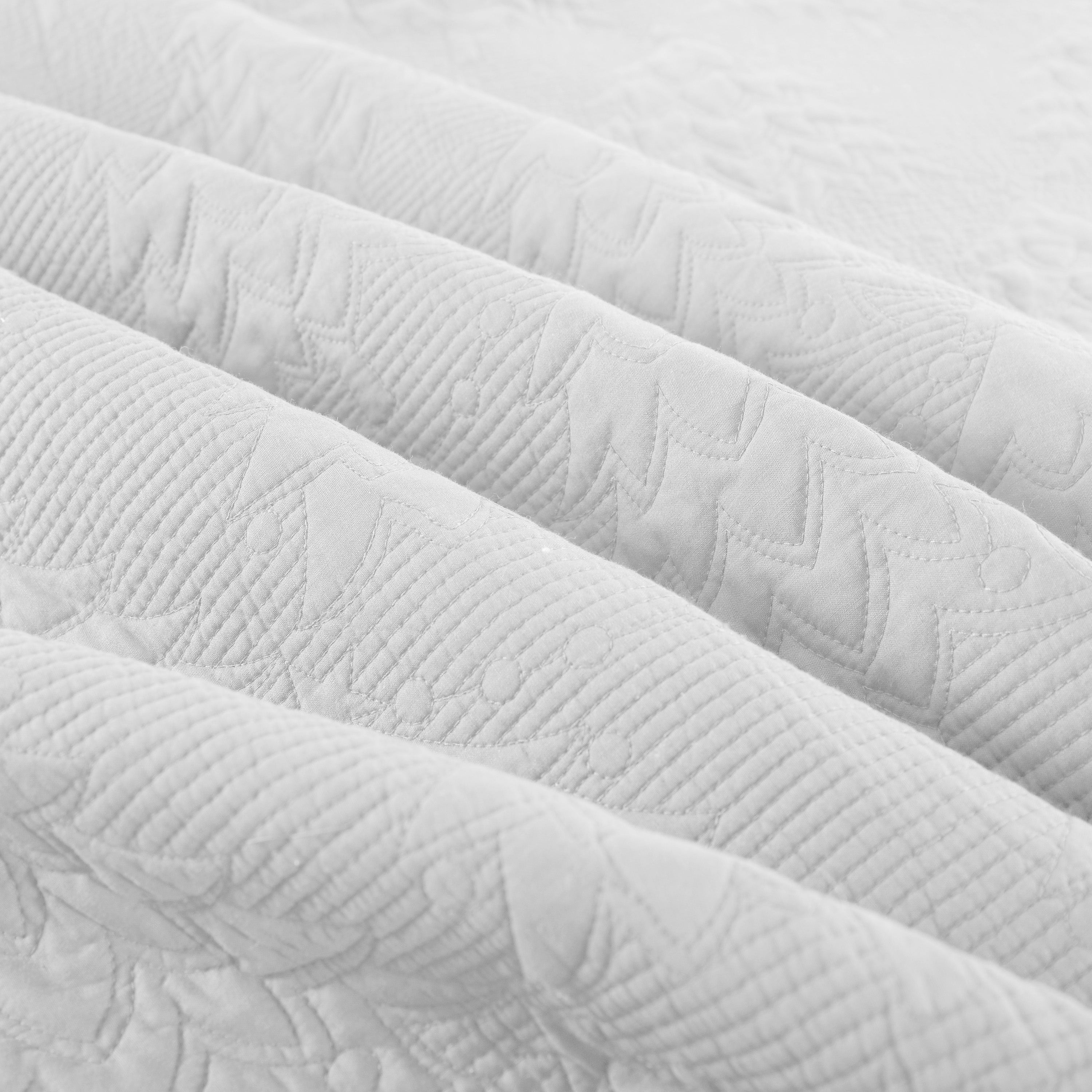 3 Piece 100% Cotton Christmas Tree Oversized Lightweight Bedspread Quilt Set TC