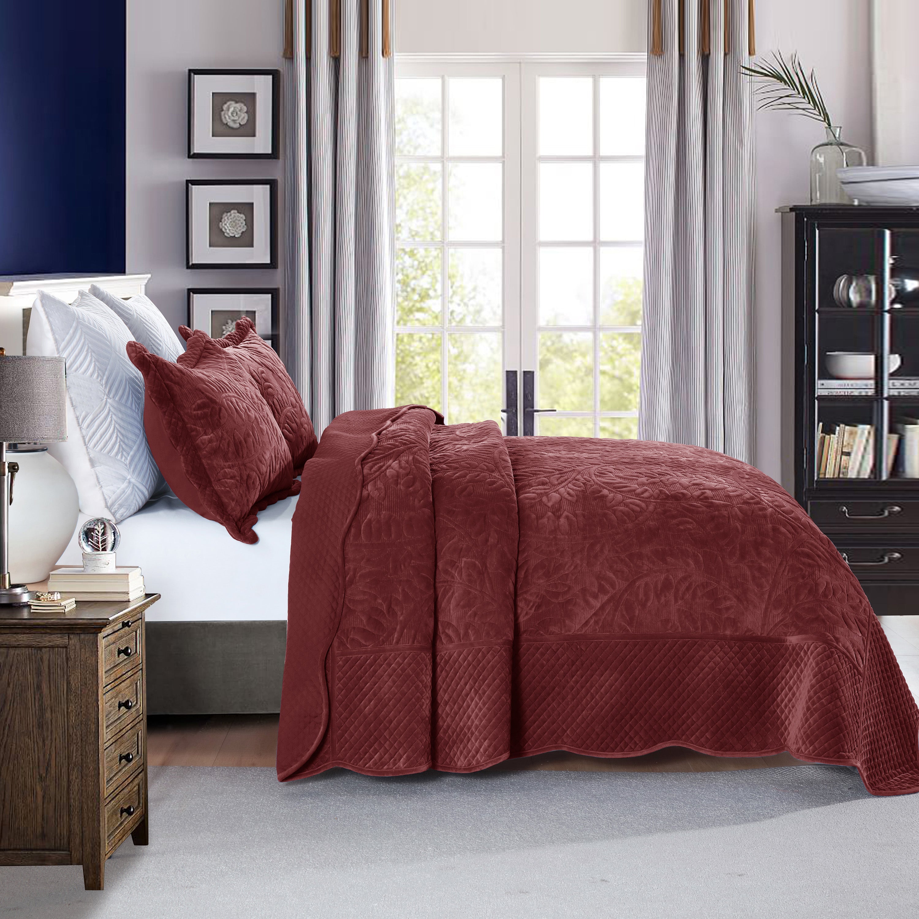 3 Piece Oversized Luxury Velvet Quilt Set Leaf Embroidered Bedspread